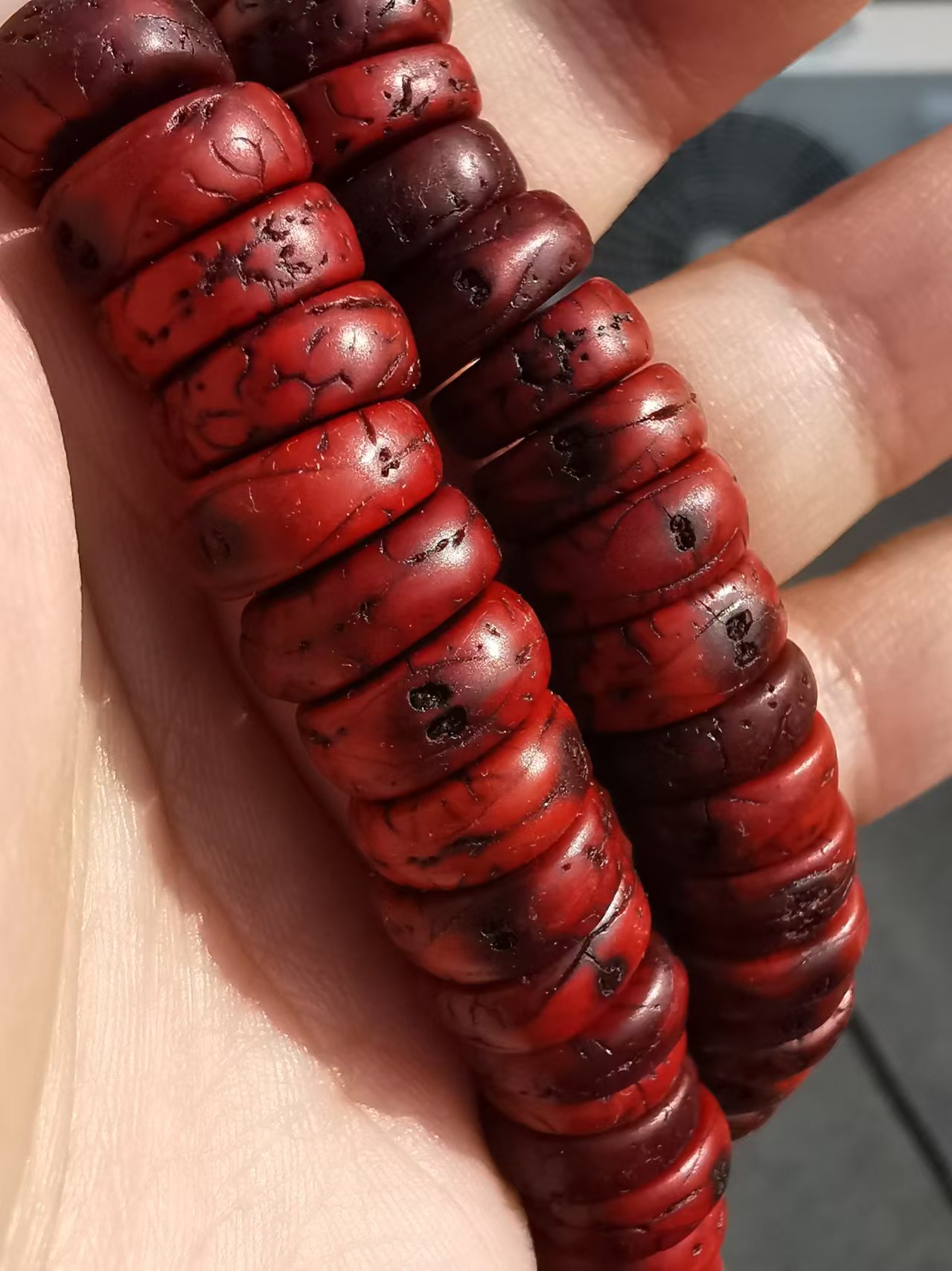 15387   Full Fortune ‖ Tibetan Old Cinnabar Offering Phoenix-Eye Bodhi Piece Beads, 108 beads with Green Pine Top Beads, Old Faluo Shituolin Pearl Waist Pearl, Reverse Cloud Old Ox Bone Buddha Head Buddha Bea 福运满贯‖藏传老朱砂供凤眼菩提片珠108子配绿松顶珠老法螺尸陀林主腰珠背云老牛骨佛头佛珠📿