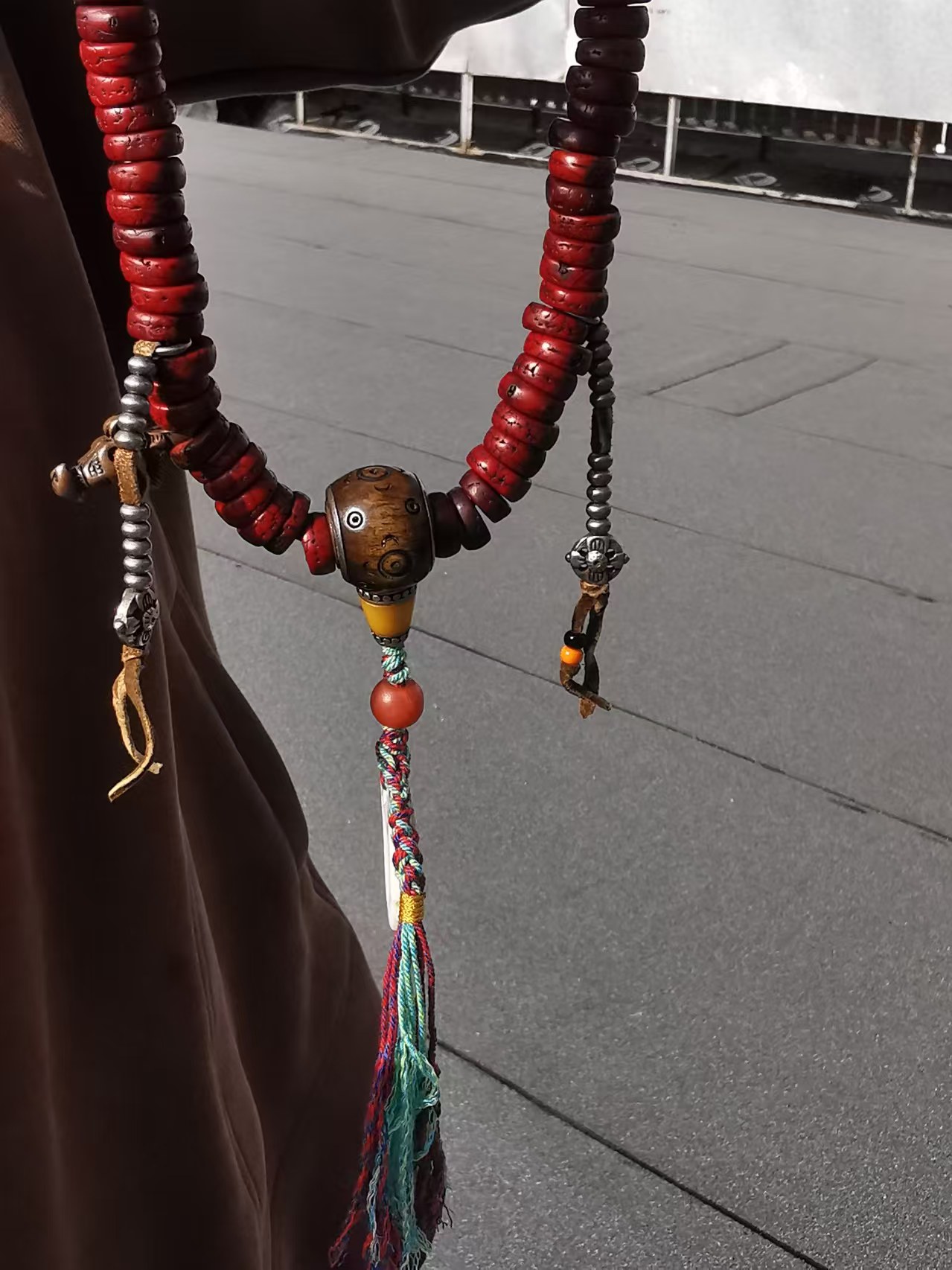 15387   Full Fortune ‖ Tibetan Old Cinnabar Offering Phoenix-Eye Bodhi Piece Beads, 108 beads with Green Pine Top Beads, Old Faluo Shituolin Pearl Waist Pearl, Reverse Cloud Old Ox Bone Buddha Head Buddha Bea 福运满贯‖藏传老朱砂供凤眼菩提片珠108子配绿松顶珠老法螺尸陀林主腰珠背云老牛骨佛头佛珠📿