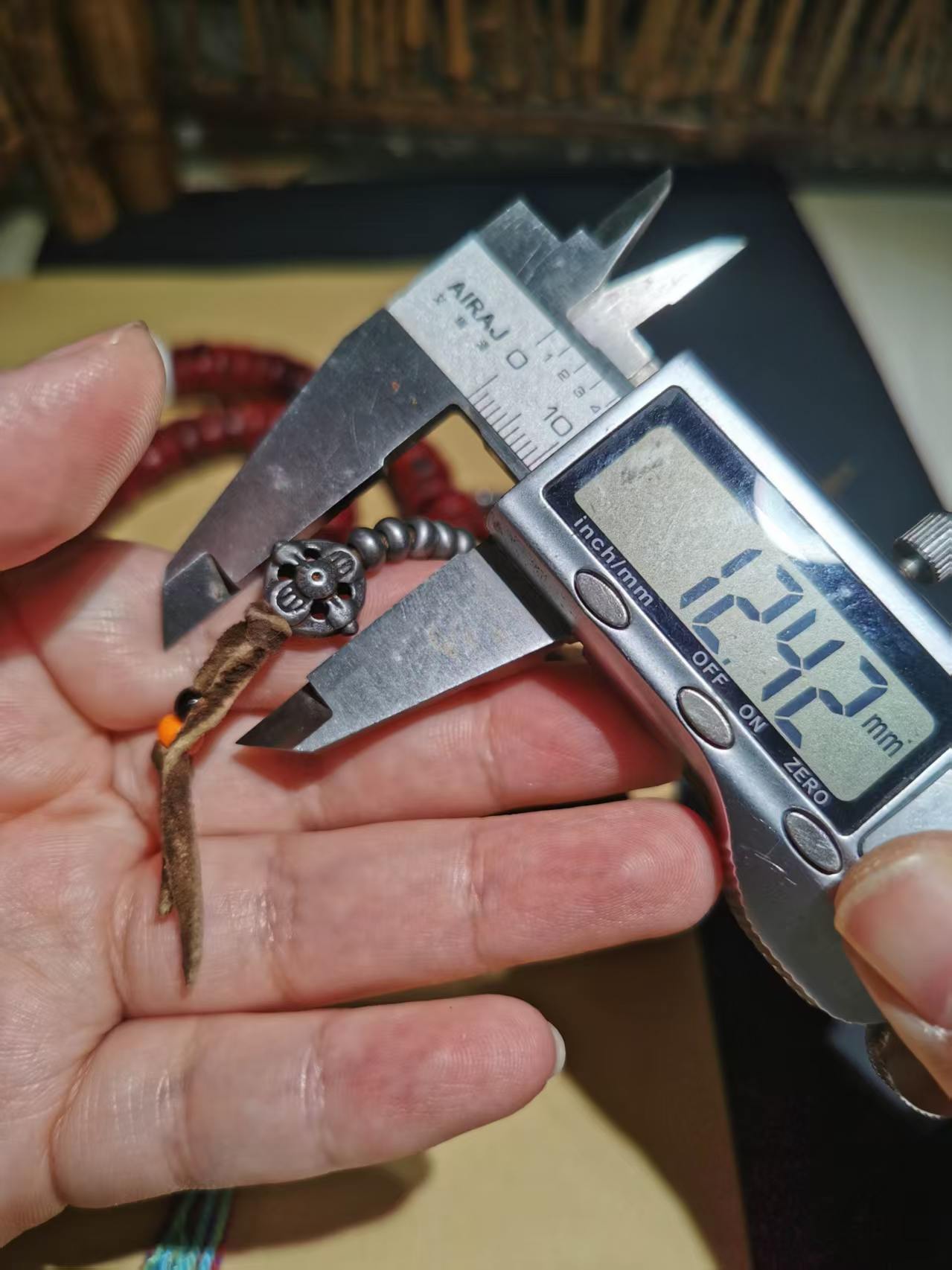 15387   Full Fortune ‖ Tibetan Old Cinnabar Offering Phoenix-Eye Bodhi Piece Beads, 108 beads with Green Pine Top Beads, Old Faluo Shituolin Pearl Waist Pearl, Reverse Cloud Old Ox Bone Buddha Head Buddha Bea 福运满贯‖藏传老朱砂供凤眼菩提片珠108子配绿松顶珠老法螺尸陀林主腰珠背云老牛骨佛头佛珠📿
