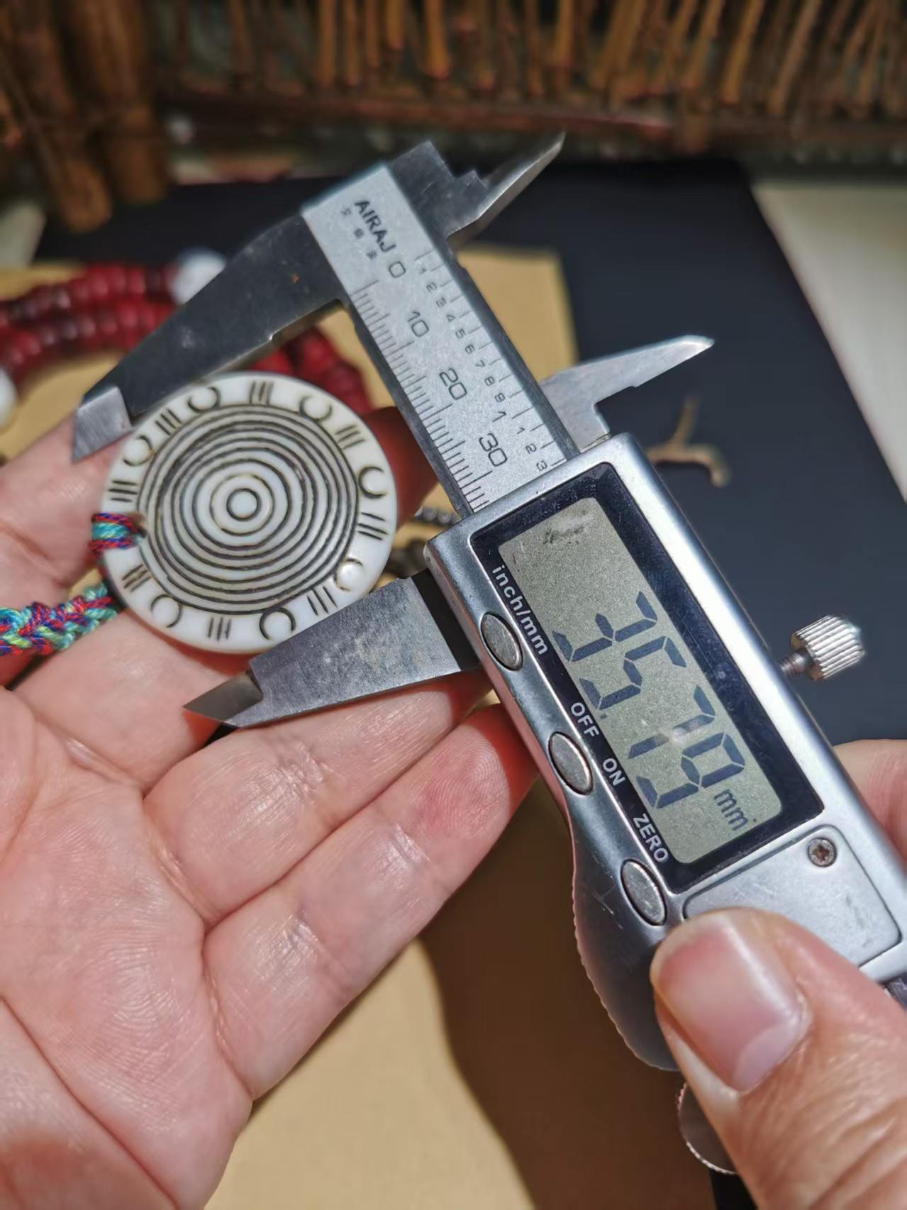 15387   Full Fortune ‖ Tibetan Old Cinnabar Offering Phoenix-Eye Bodhi Piece Beads, 108 beads with Green Pine Top Beads, Old Faluo Shituolin Pearl Waist Pearl, Reverse Cloud Old Ox Bone Buddha Head Buddha Bea 福运满贯‖藏传老朱砂供凤眼菩提片珠108子配绿松顶珠老法螺尸陀林主腰珠背云老牛骨佛头佛珠📿
