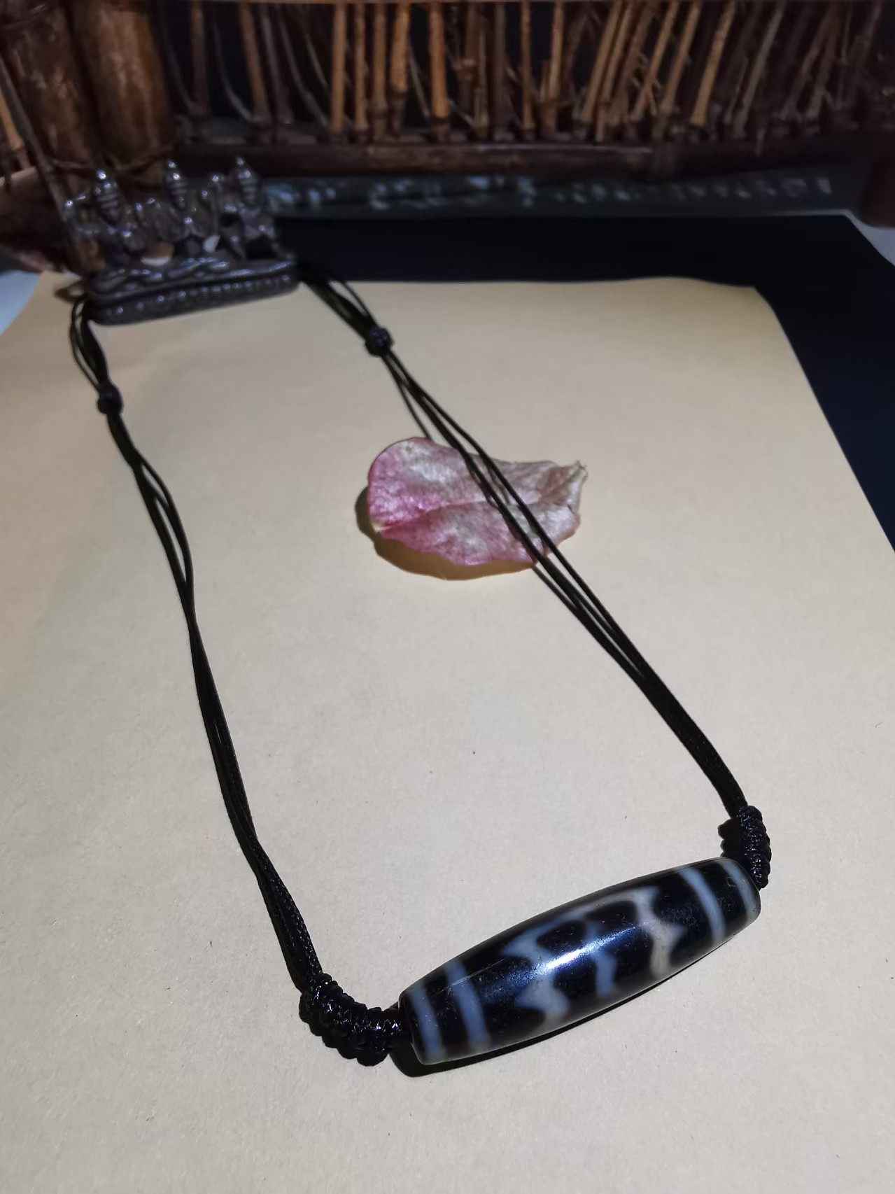 15393  Old Agate Great Roc Dzi Bead | A Tibetan Energy Talisman for Courage and Fortune 老玛瑙大鹏天珠｜勇毅纳福的藏式能量护身符🌟