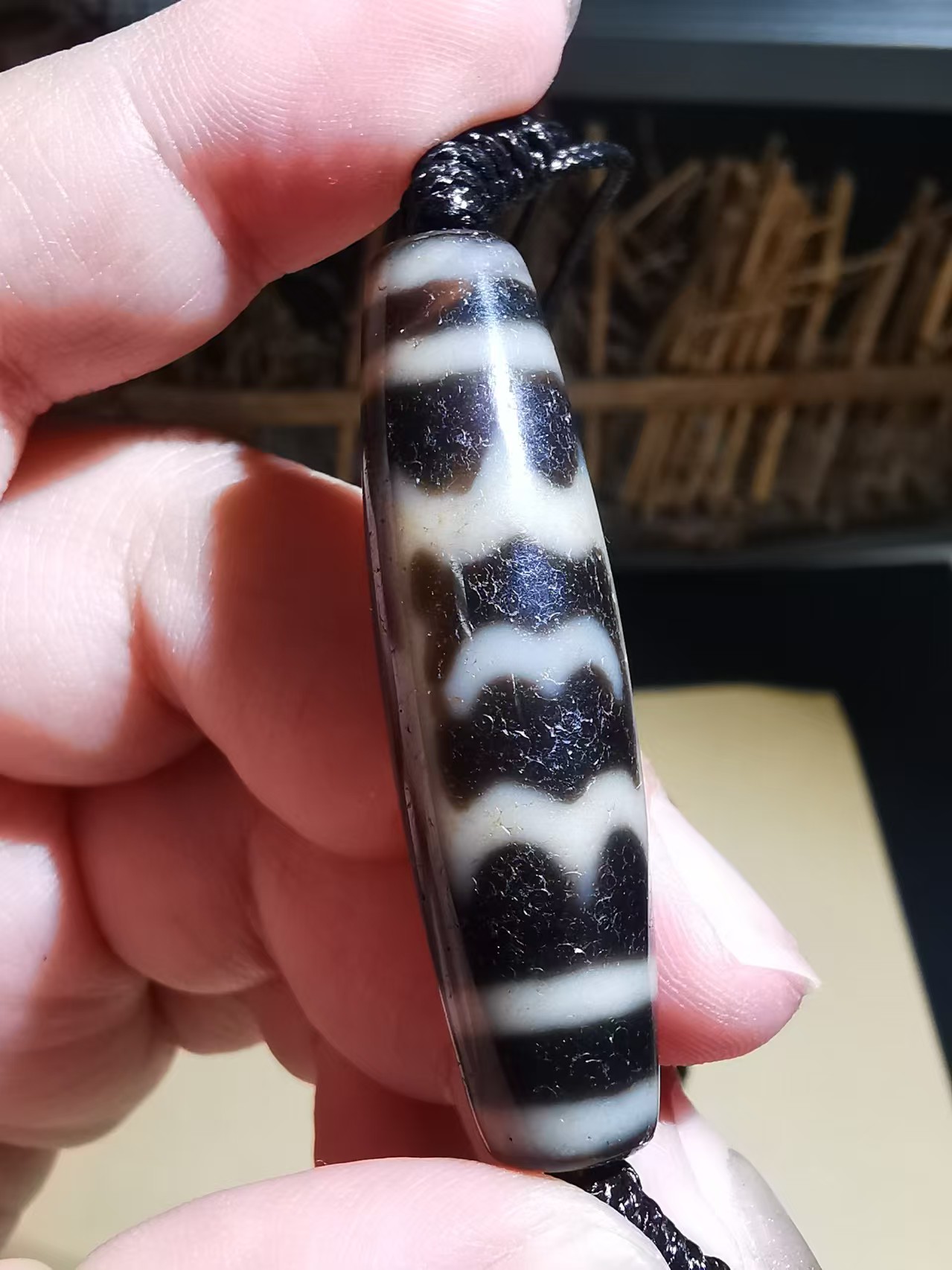 15393  Old Agate Great Roc Dzi Bead | A Tibetan Energy Talisman for Courage and Fortune 老玛瑙大鹏天珠｜勇毅纳福的藏式能量护身符🌟