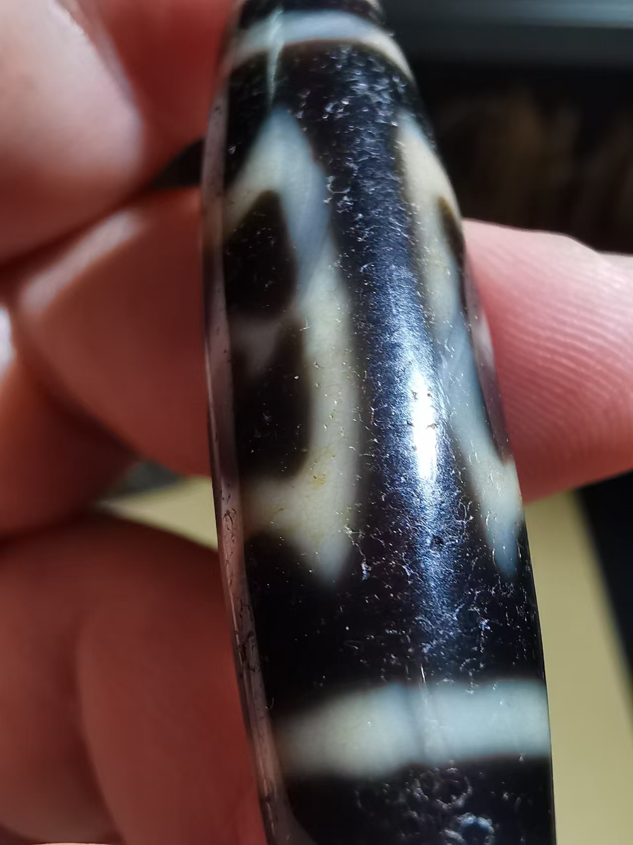15393  Old Agate Great Roc Dzi Bead | A Tibetan Energy Talisman for Courage and Fortune 老玛瑙大鹏天珠｜勇毅纳福的藏式能量护身符🌟