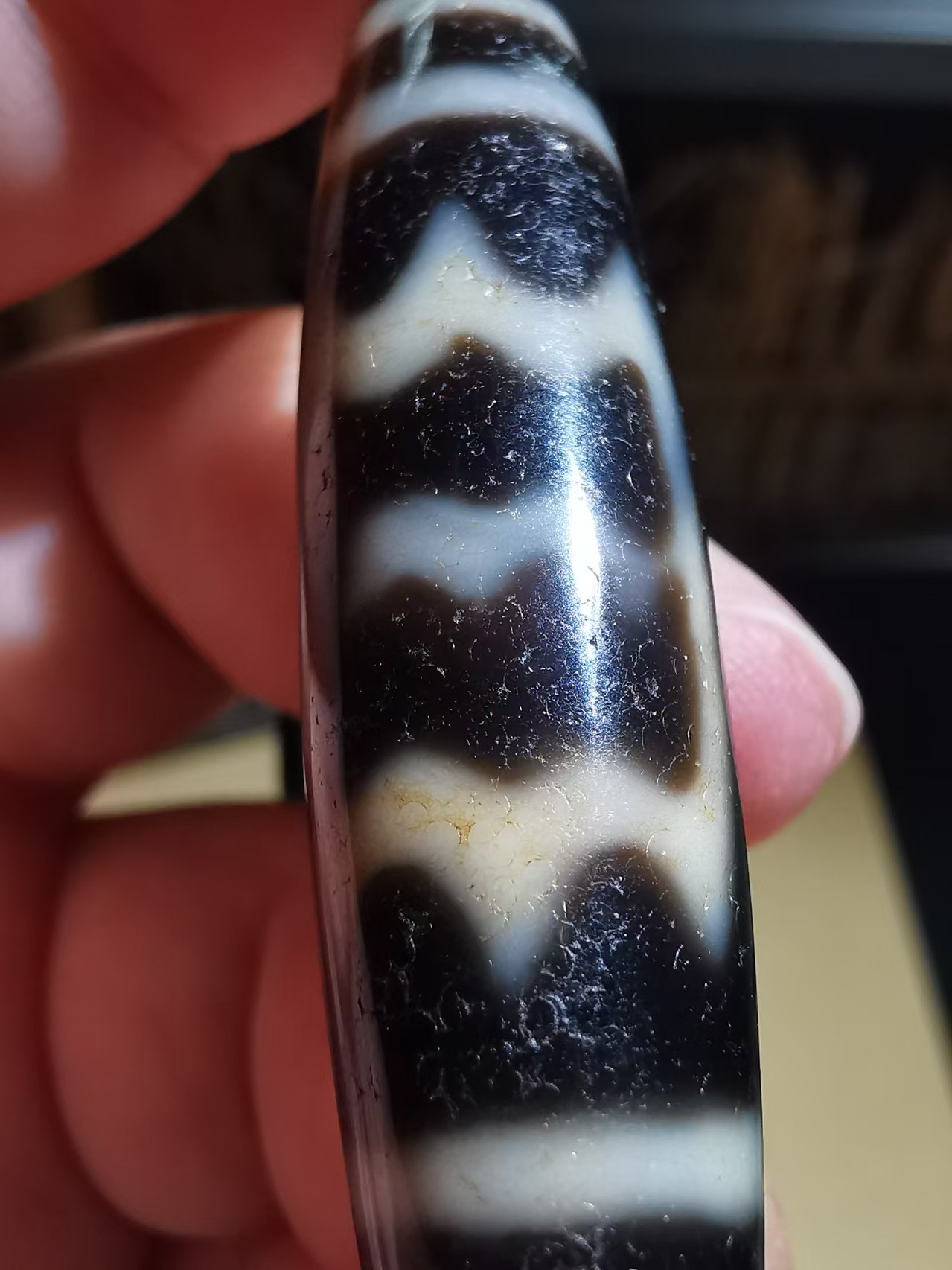 15393  Old Agate Great Roc Dzi Bead | A Tibetan Energy Talisman for Courage and Fortune 老玛瑙大鹏天珠｜勇毅纳福的藏式能量护身符🌟