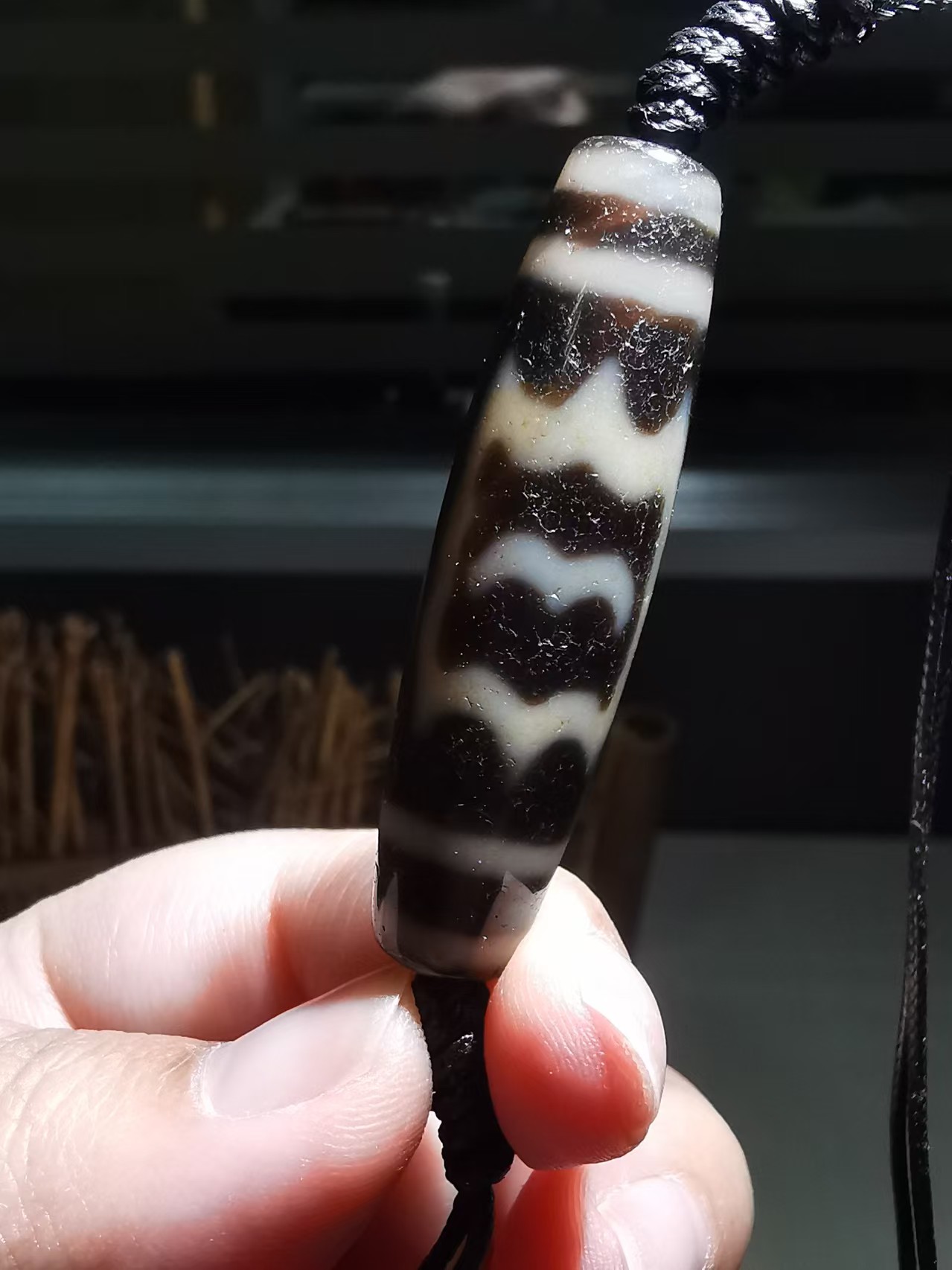 15393  Old Agate Great Roc Dzi Bead | A Tibetan Energy Talisman for Courage and Fortune 老玛瑙大鹏天珠｜勇毅纳福的藏式能量护身符🌟