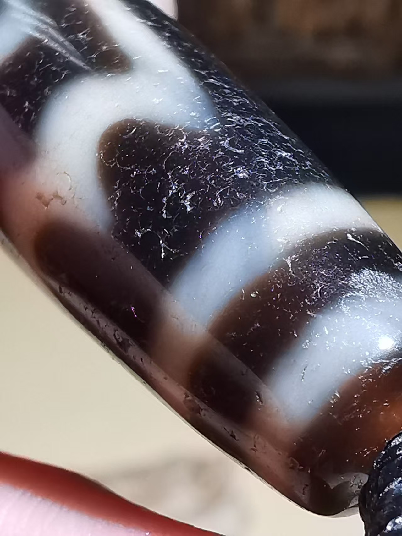 15393  Old Agate Great Roc Dzi Bead | A Tibetan Energy Talisman for Courage and Fortune 老玛瑙大鹏天珠｜勇毅纳福的藏式能量护身符🌟