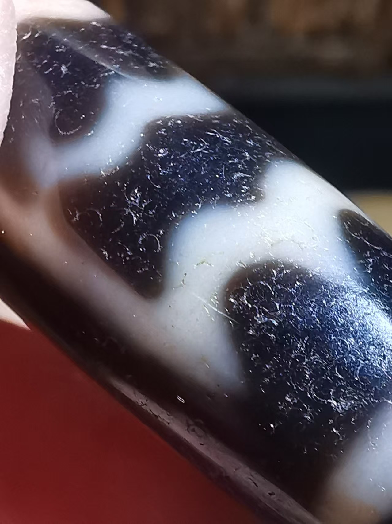 15393  Old Agate Great Roc Dzi Bead | A Tibetan Energy Talisman for Courage and Fortune 老玛瑙大鹏天珠｜勇毅纳福的藏式能量护身符🌟