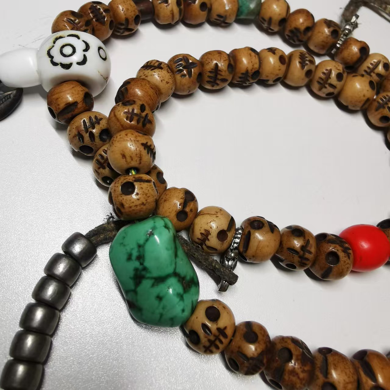 155101Tibetan Old Yak Bone Skull Rosary, 54 Beads Held in Hand   藏传老牦牛骨尸陀林主54子手持