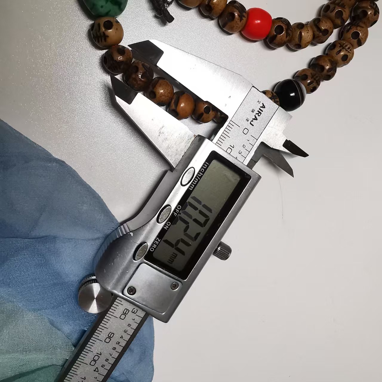 155101Tibetan Old Yak Bone Skull Rosary, 54 Beads Held in Hand   藏传老牦牛骨尸陀林主54子手持