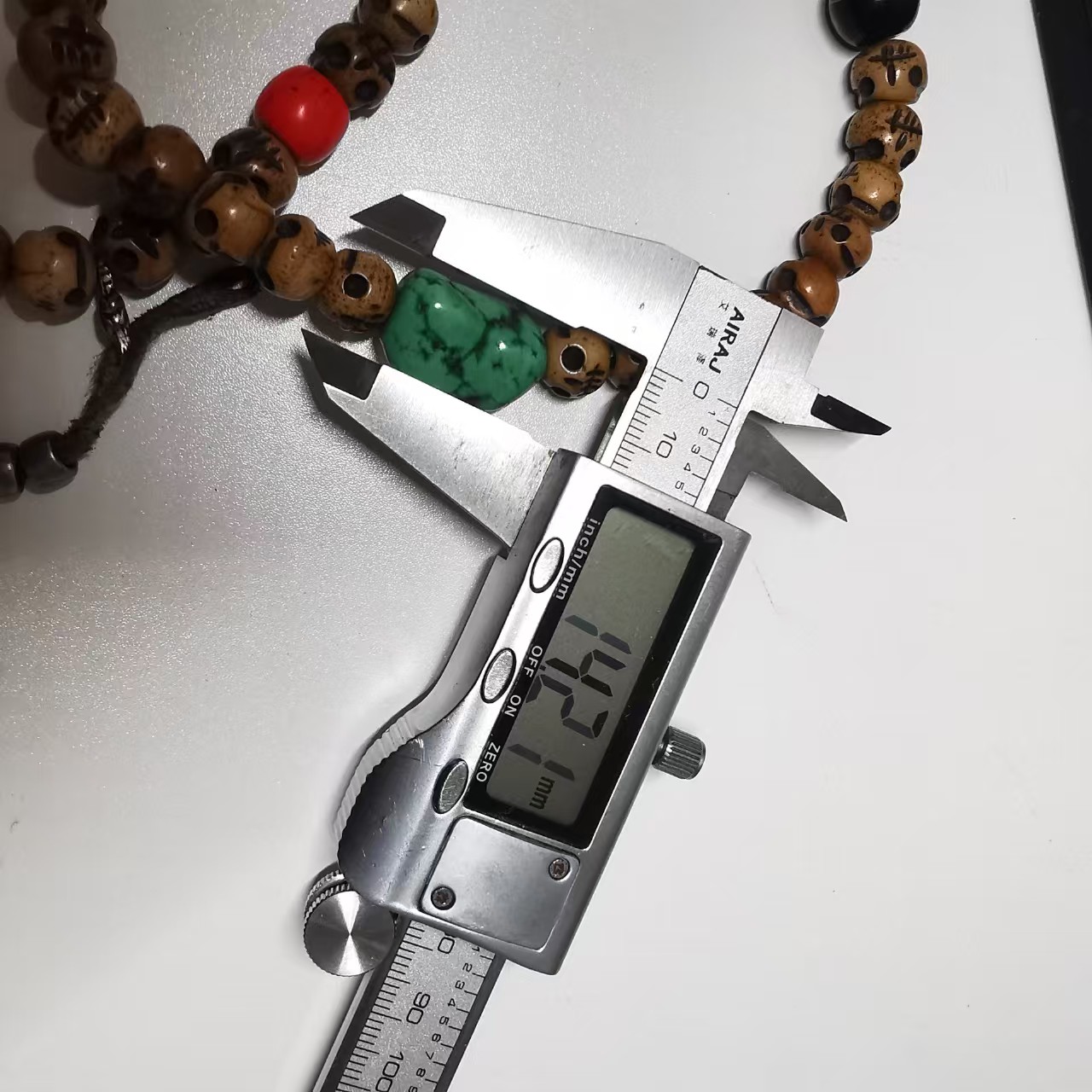 155101Tibetan Old Yak Bone Skull Rosary, 54 Beads Held in Hand   藏传老牦牛骨尸陀林主54子手持
