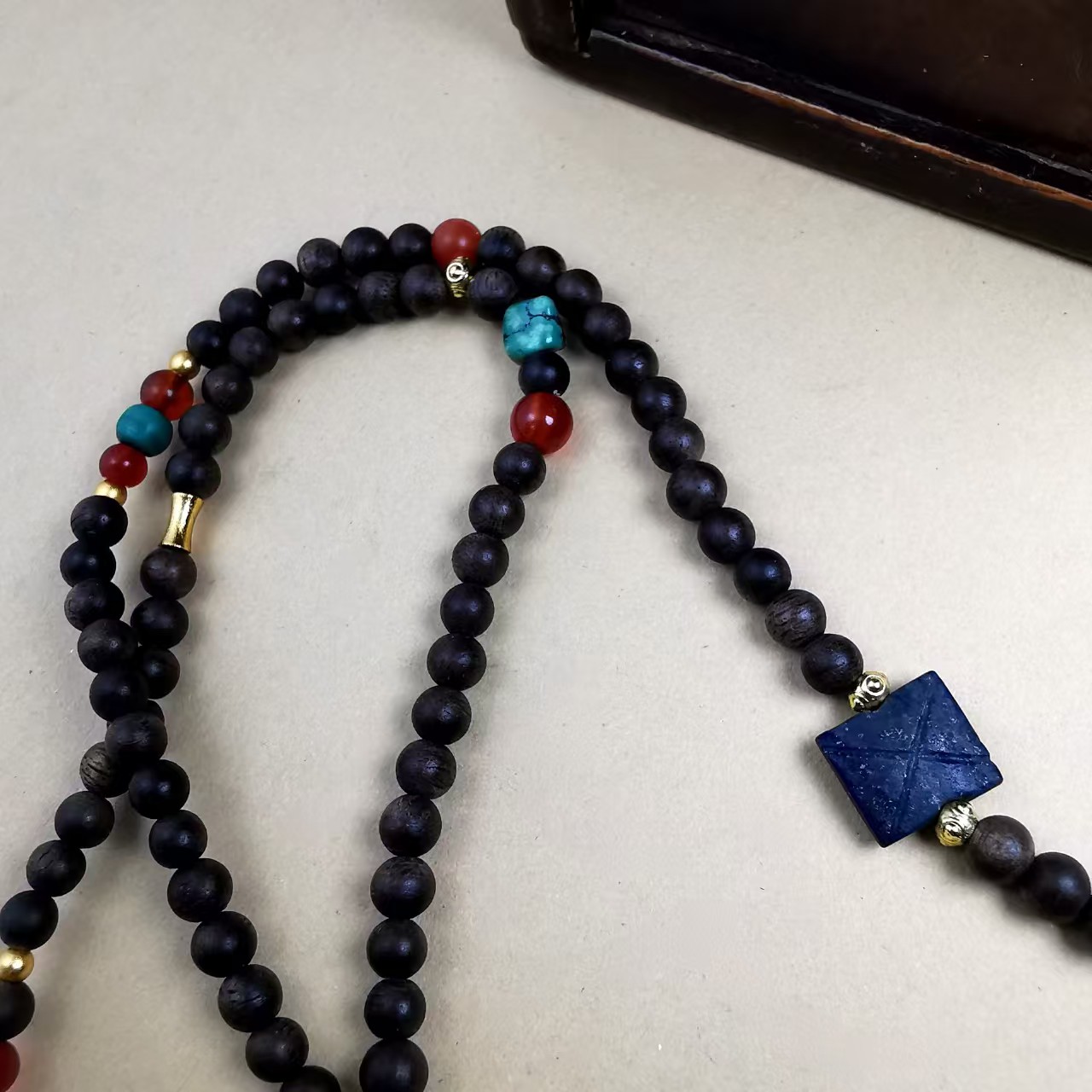 15337 Agarwood and Hetian Jade Necklace15337沉香和田玉项链
