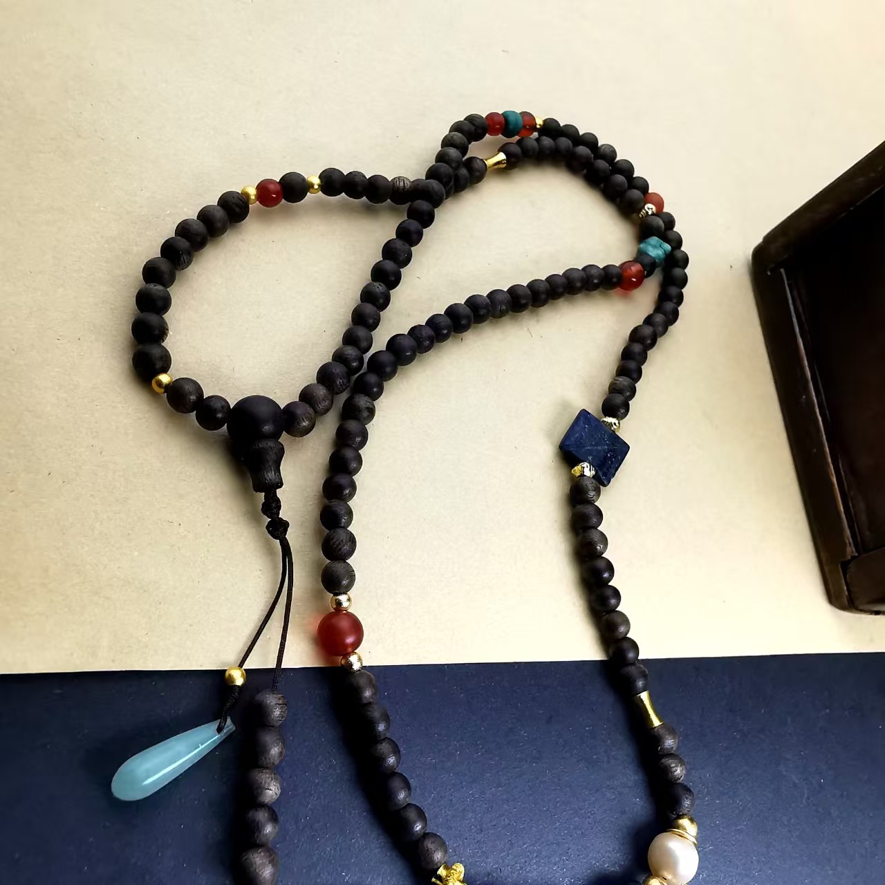 15337 Agarwood and Hetian Jade Necklace15337沉香和田玉项链