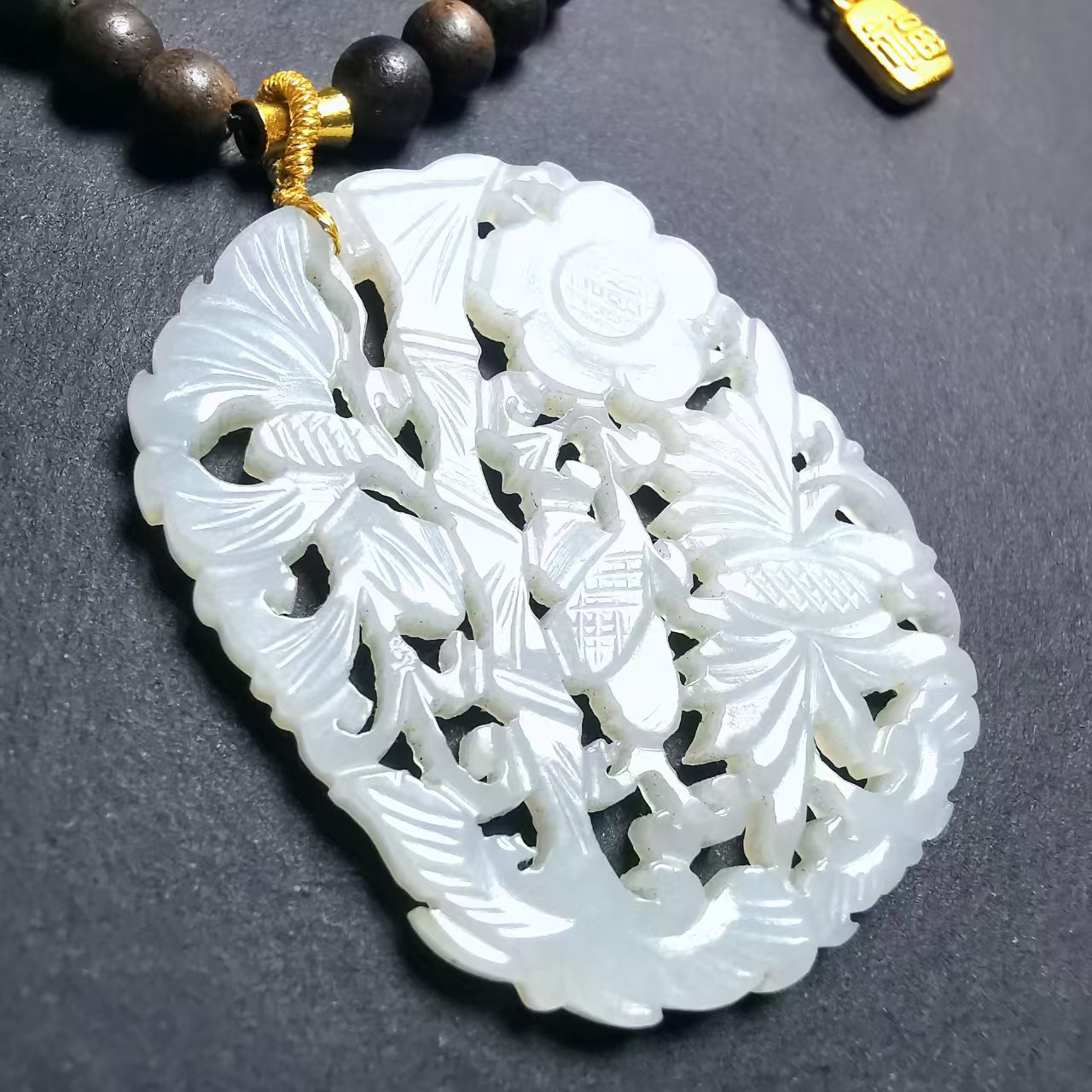 15337 Agarwood and Hetian Jade Necklace15337沉香和田玉项链
