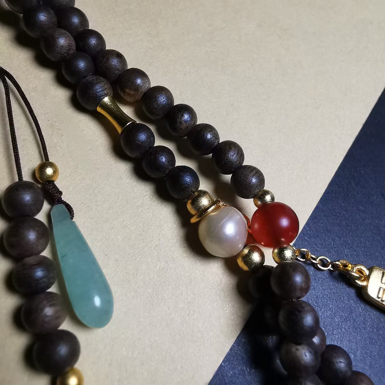 15337 Agarwood and Hetian Jade Necklace15337沉香和田玉项链