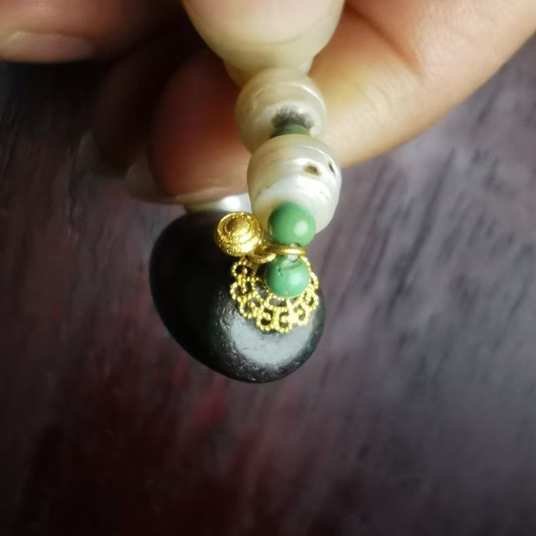 13896 Tibetan Antique Pearls Bracelet with Gold Accessories, Wide Old Dzi Bead, Turquoise Millet Beads藏传老珍珠搭配黄金配饰老宽线天珠绿松小米珠手链