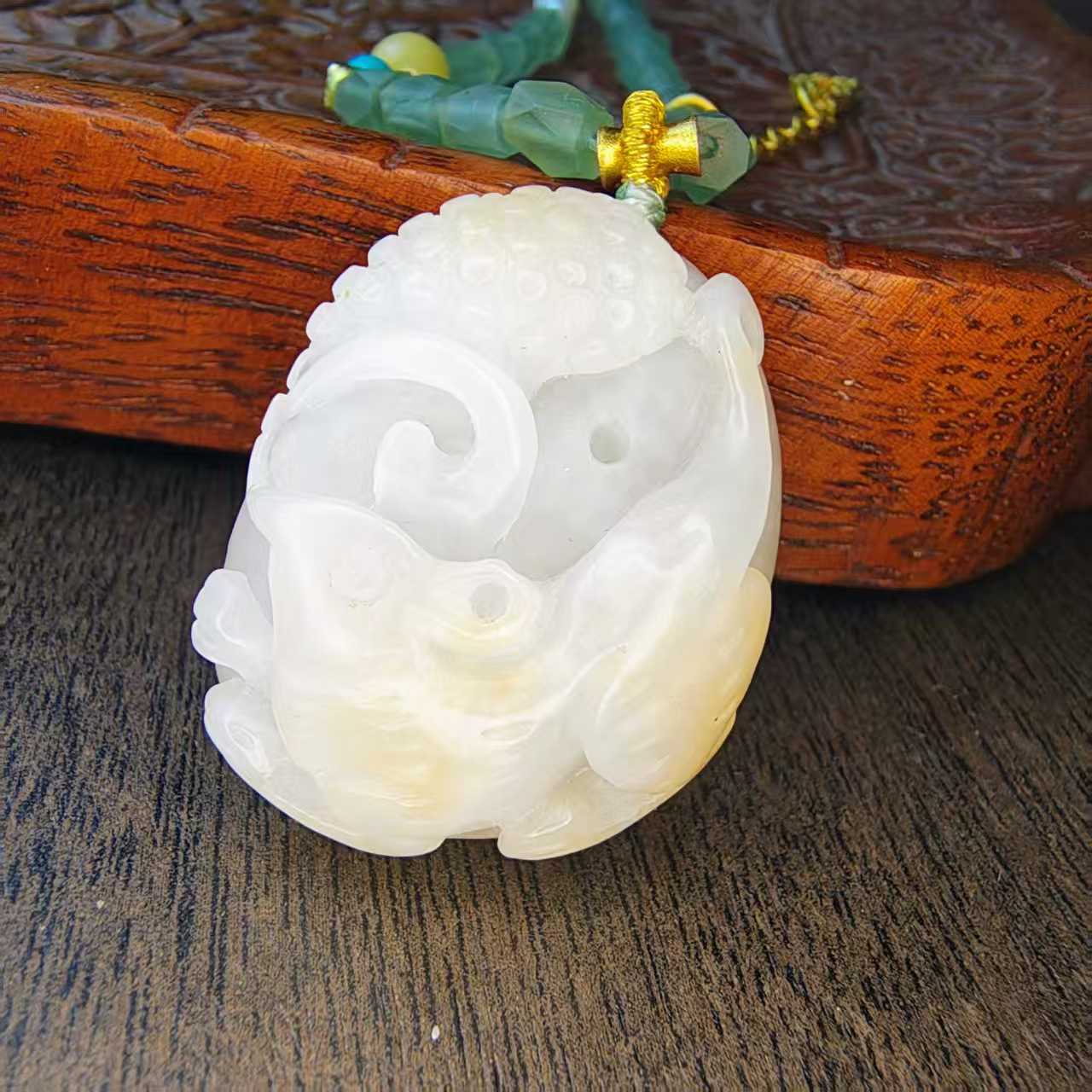 15556 Duobao Jade Rat Necklace15556多宝玉鼠项链