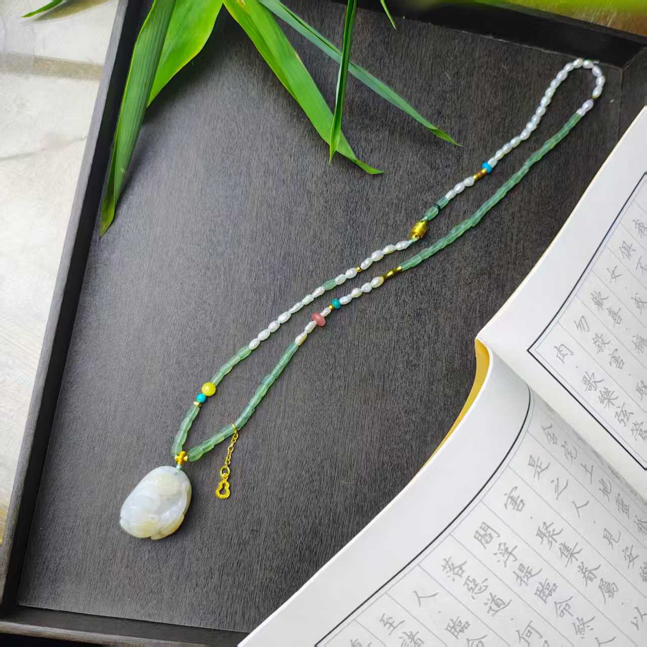 15556 Duobao Jade Rat Necklace15556多宝玉鼠项链