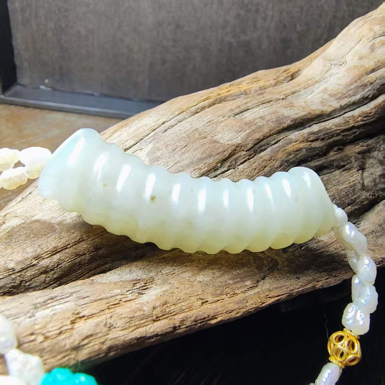 15560 Qing Dynasty Han-Style Jade Silkworm Pearl Necklace15560清代汉风玉蛹珍珠项链
