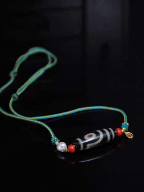 10737 Old Tibetan Agate Twin-Eye Dzi Bone Necklace 藏传老一台老玛瑙两眼天珠锁骨链