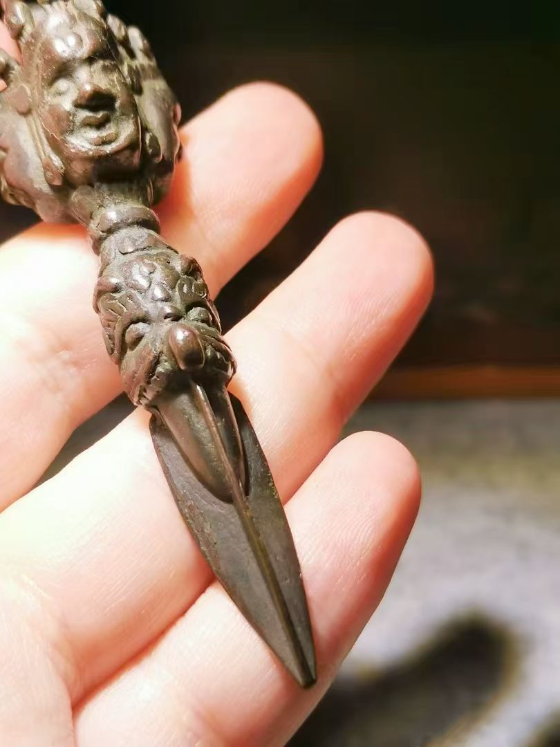 12788   玄铁凝威·藏传老天铁普巴杵珍品