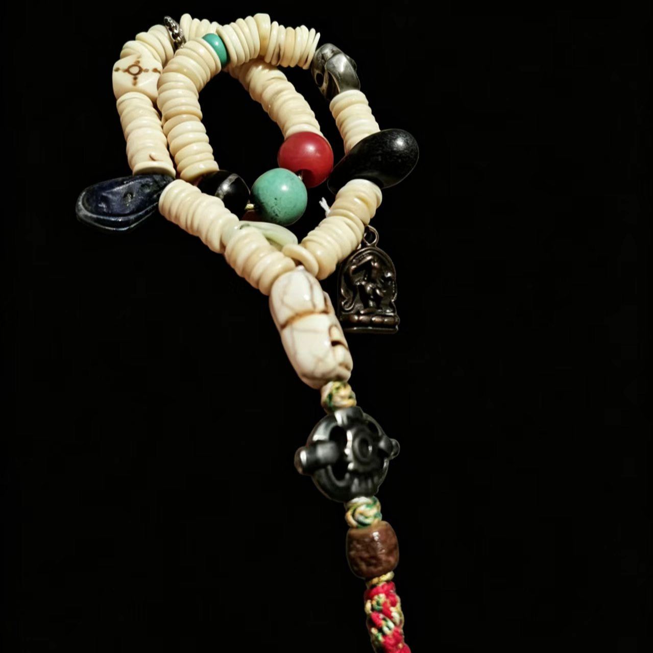 15345-2688    Old High-Grade Tibetan White 108 Beads with Old Turquoise, Southern Red Medicine Buddha Top Bead, Old Lapis Lazuli Armor Bead, Old Black Stone Spacer, and Shitoulin Master Three-Piece Connector藏传老高级白108手持配老绿松南红药师顶珠老青金圣甲老黑石卡子老高级白骰子、尸陀林主三通