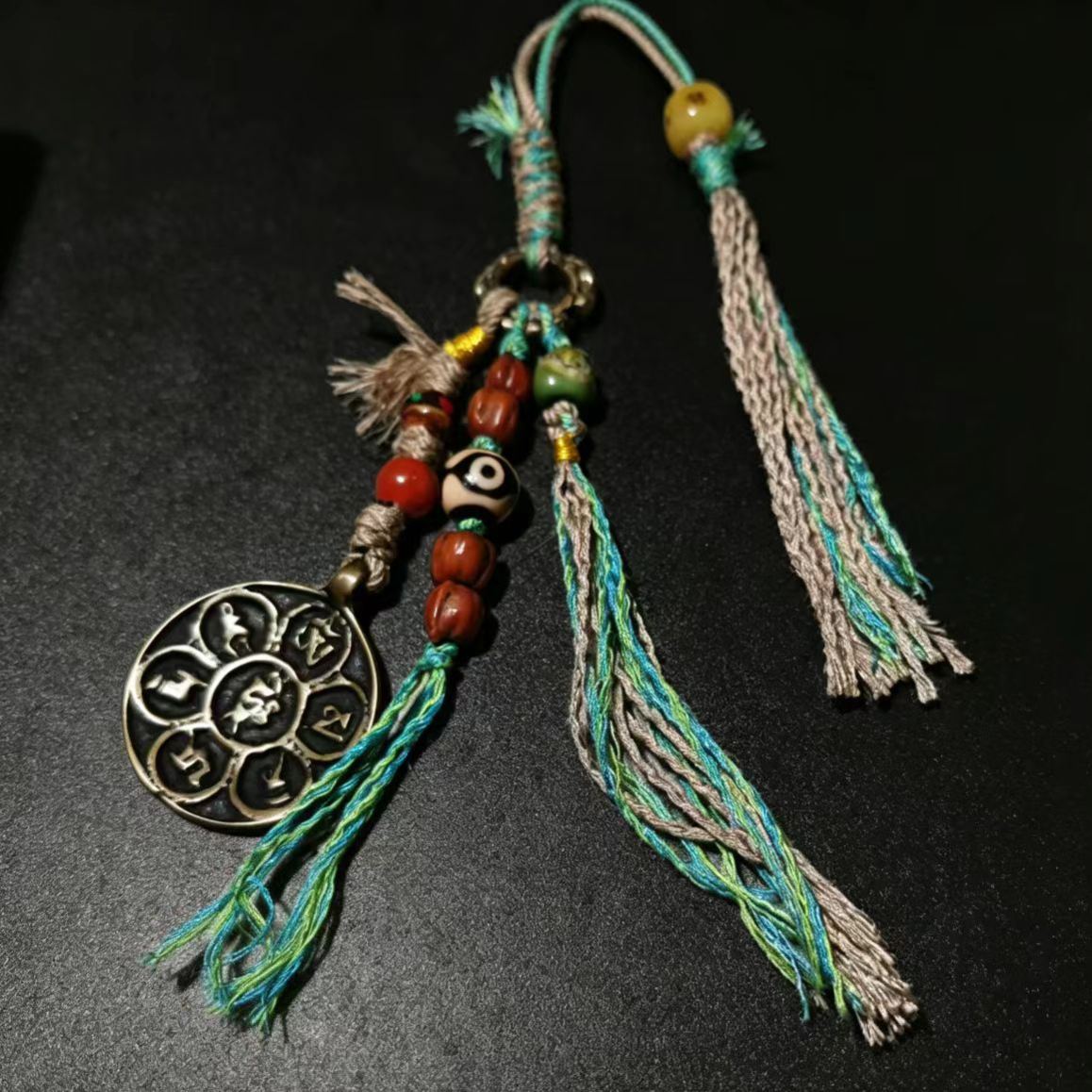 15016   Tibetan Feng Handmade Old Lima Copper Six-Syllable Mantra Pendant with Passion Fruit Seed Dzi Bead and Bone Dice Waist Hanging 藏风手编老利马铜六字真言牌配百香籽天珠牛骨骰子腰挂