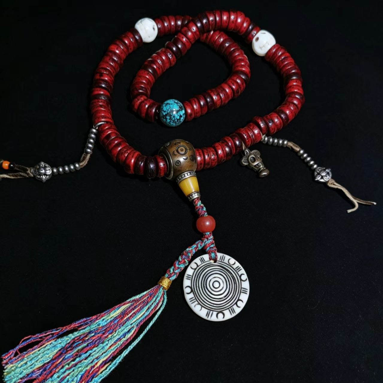 15387   Full Fortune ‖ Tibetan Old Cinnabar Offering Phoenix-Eye Bodhi Piece Beads, 108 beads with Green Pine Top Beads, Old Faluo Shituolin Pearl Waist Pearl, Reverse Cloud Old Ox Bone Buddha Head Buddha Bea 福运满贯‖藏传老朱砂供凤眼菩提片珠108子配绿松顶珠老法螺尸陀林主腰珠背云老牛骨佛头佛珠📿