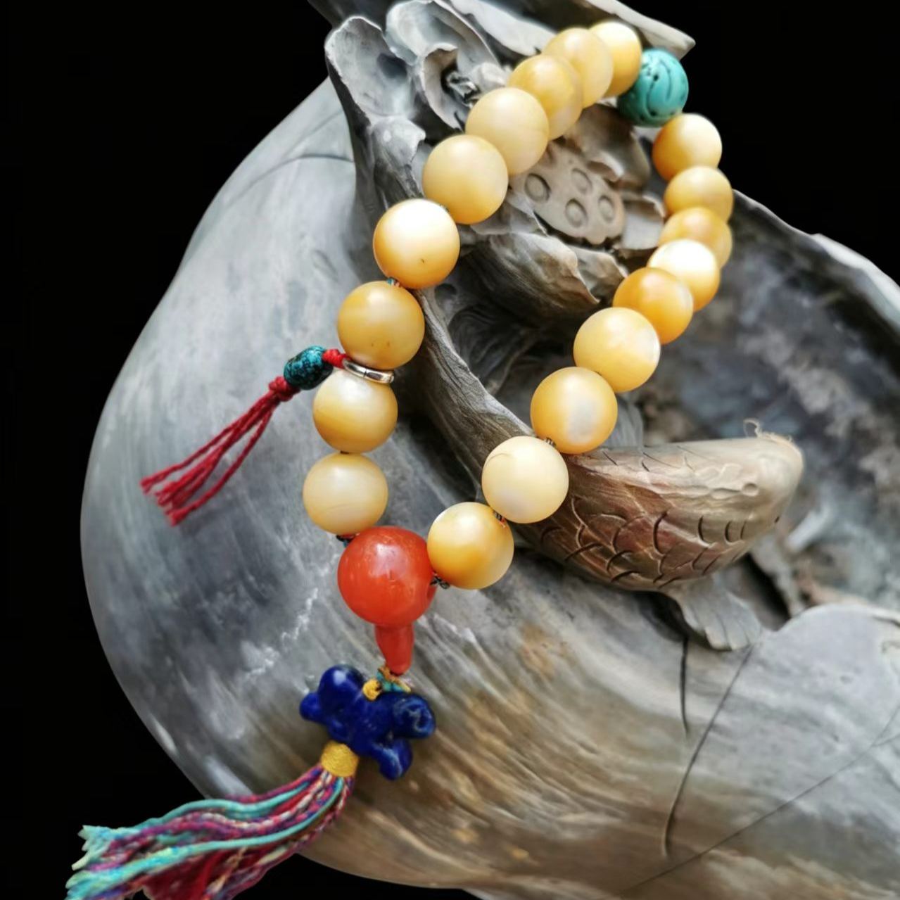 15412Tibetan Antique Fish Bone Buddhist Prayer Beads · A Symbol of Practice Through the Ages藏传老鱼骨佛珠手持 · 岁月流转的修行信物