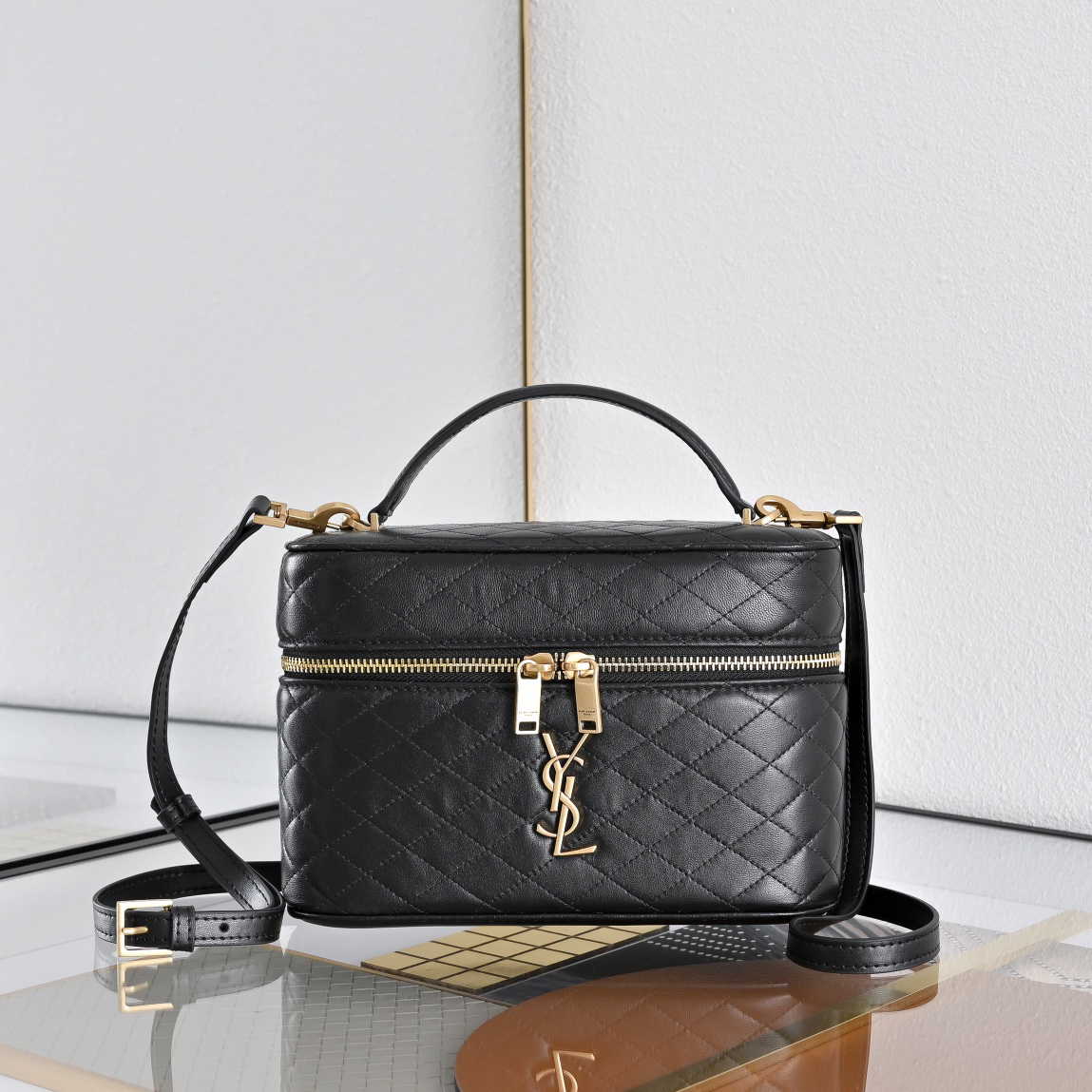 サンローラン「Saint Laurent」のショルダーバッグ