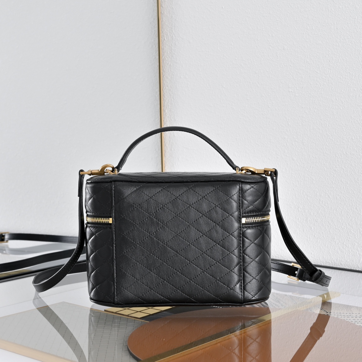 サンローラン「Saint Laurent」のショルダーバッグ