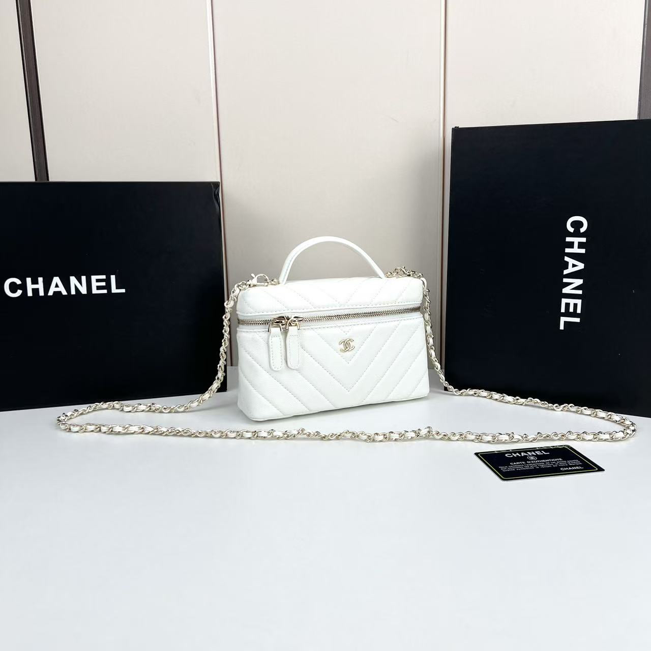 シャネル「CHANEL」のショルダーバッグ