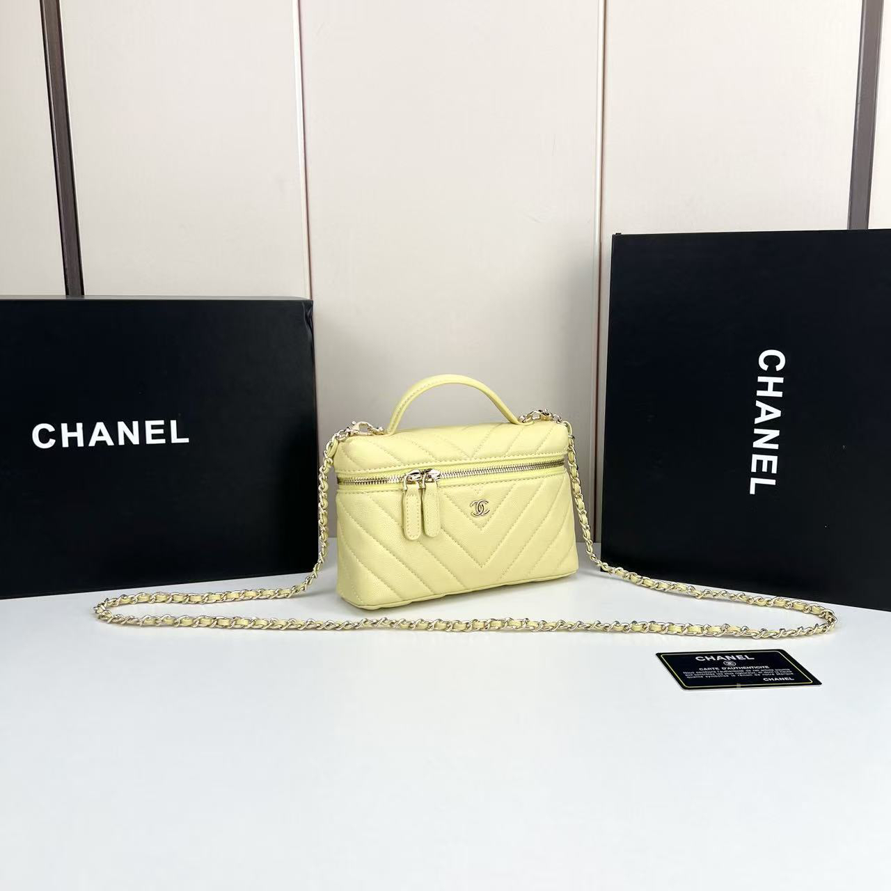 シャネル「CHANEL」のショルダーバッグ