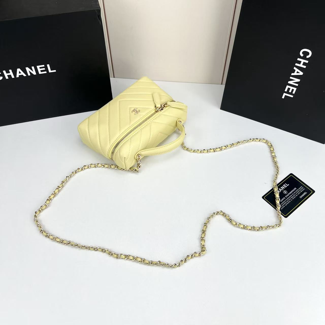 シャネル「CHANEL」のショルダーバッグ