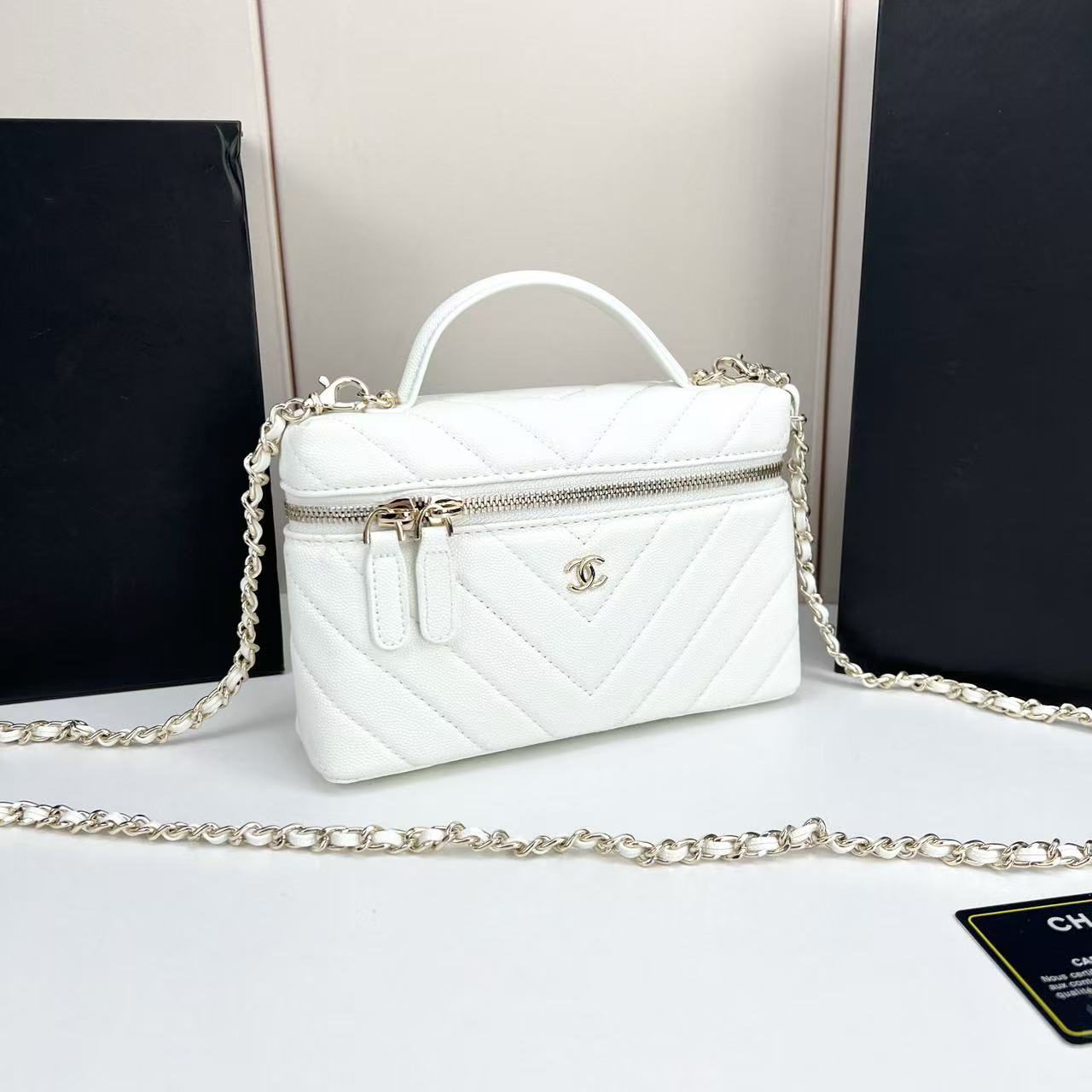 シャネル「CHANEL」のショルダーバッグ
