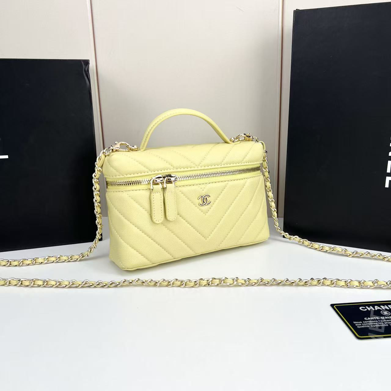 シャネル「CHANEL」のショルダーバッグ