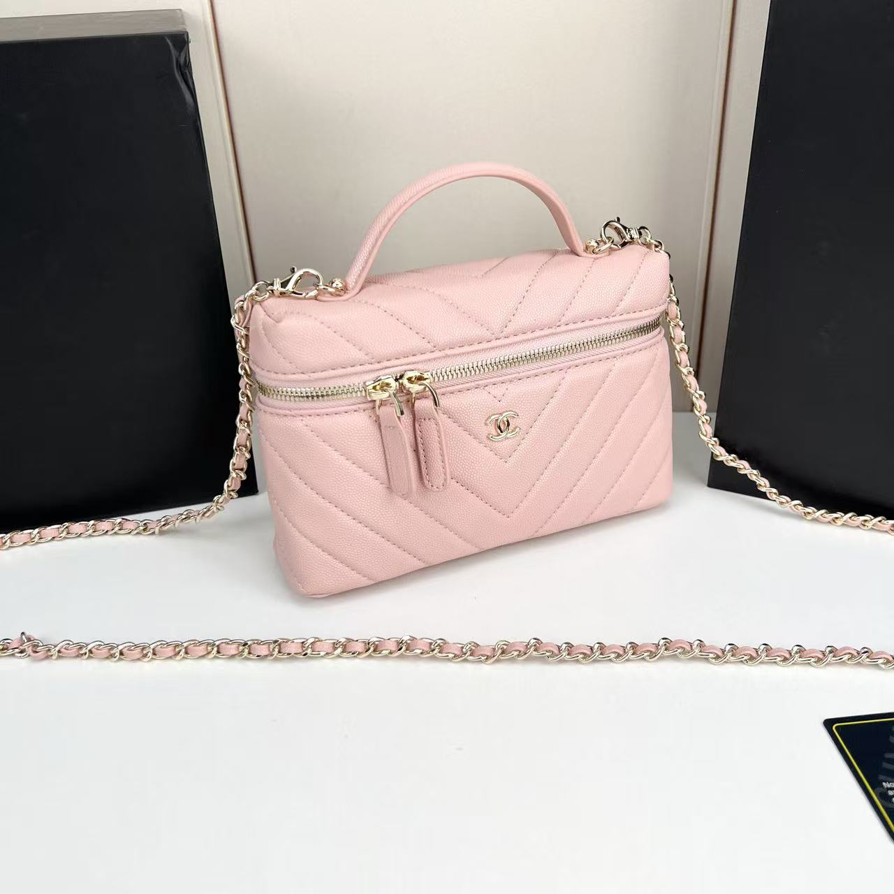シャネル「CHANEL」のショルダーバッグ