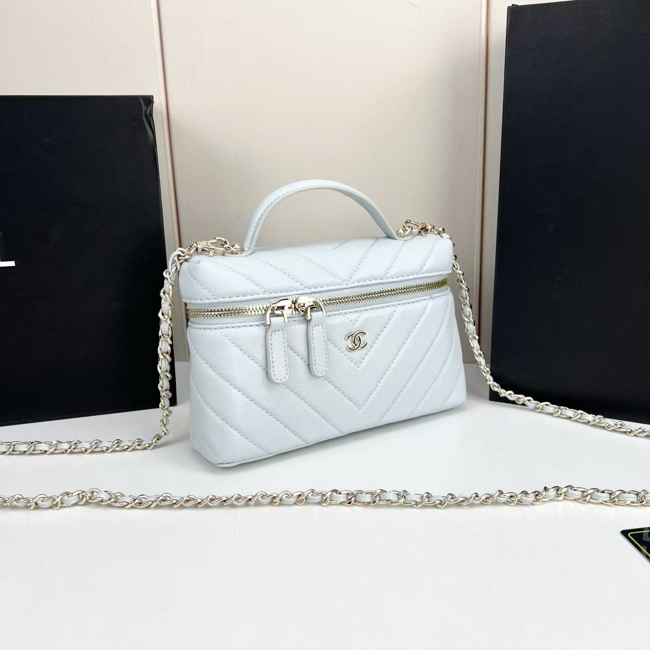 シャネル「CHANEL」のショルダーバッグ