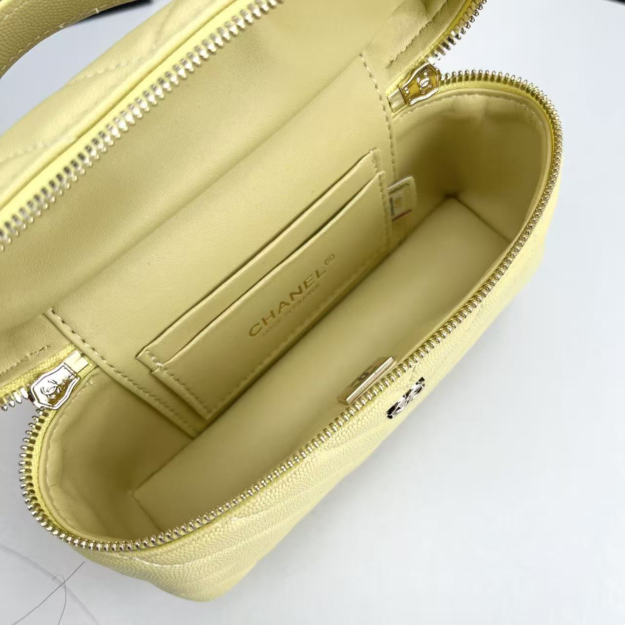 シャネル「CHANEL」のショルダーバッグ