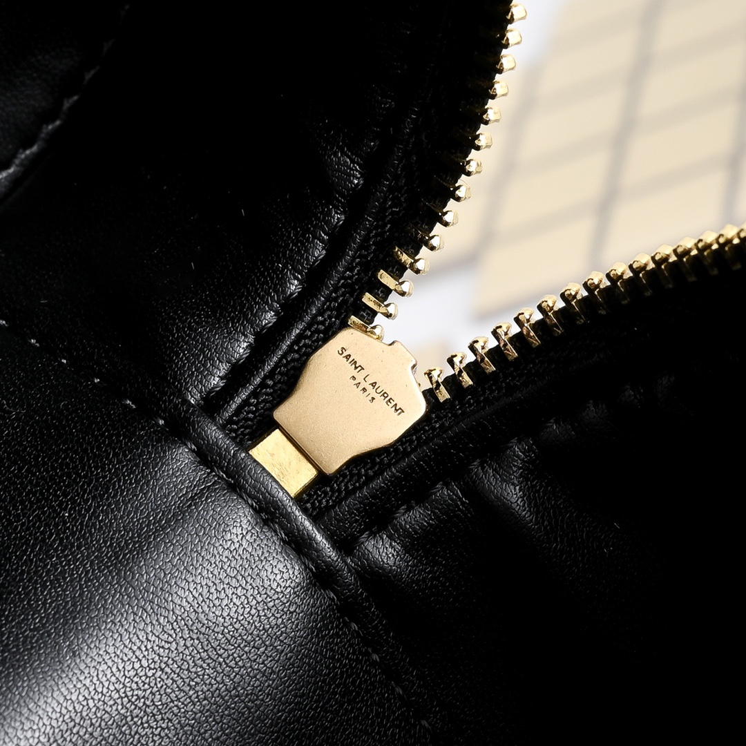 サンローラン「Saint Laurent」のショルダーバッグ