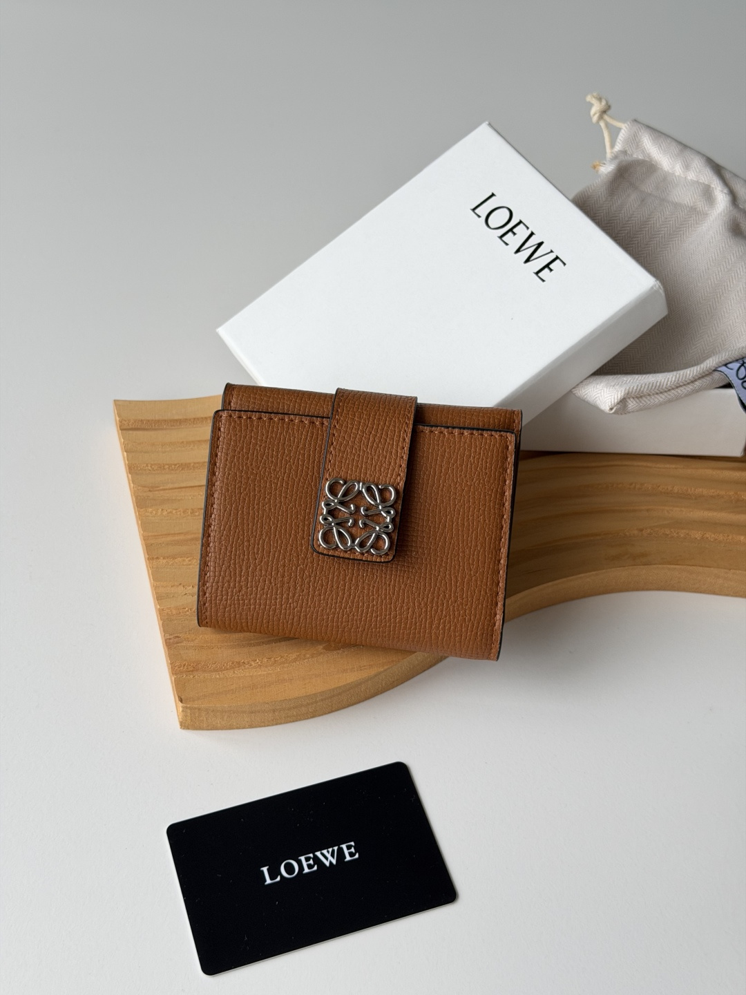  ロエベ「LOEWE」の財布