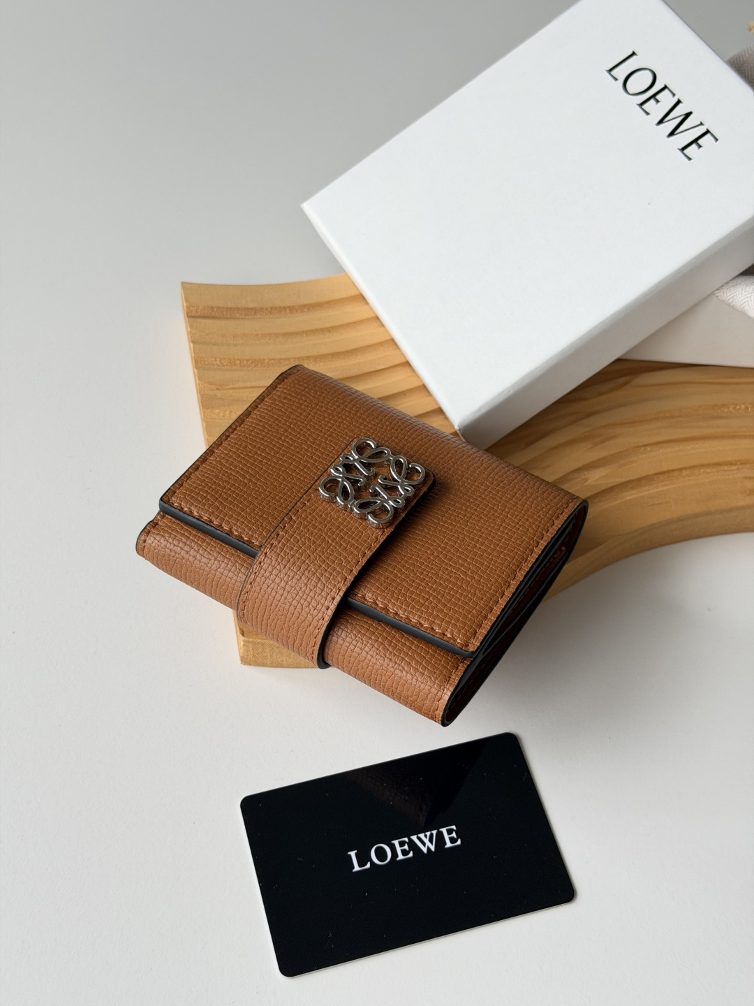 ロエベ「LOEWE」の財布