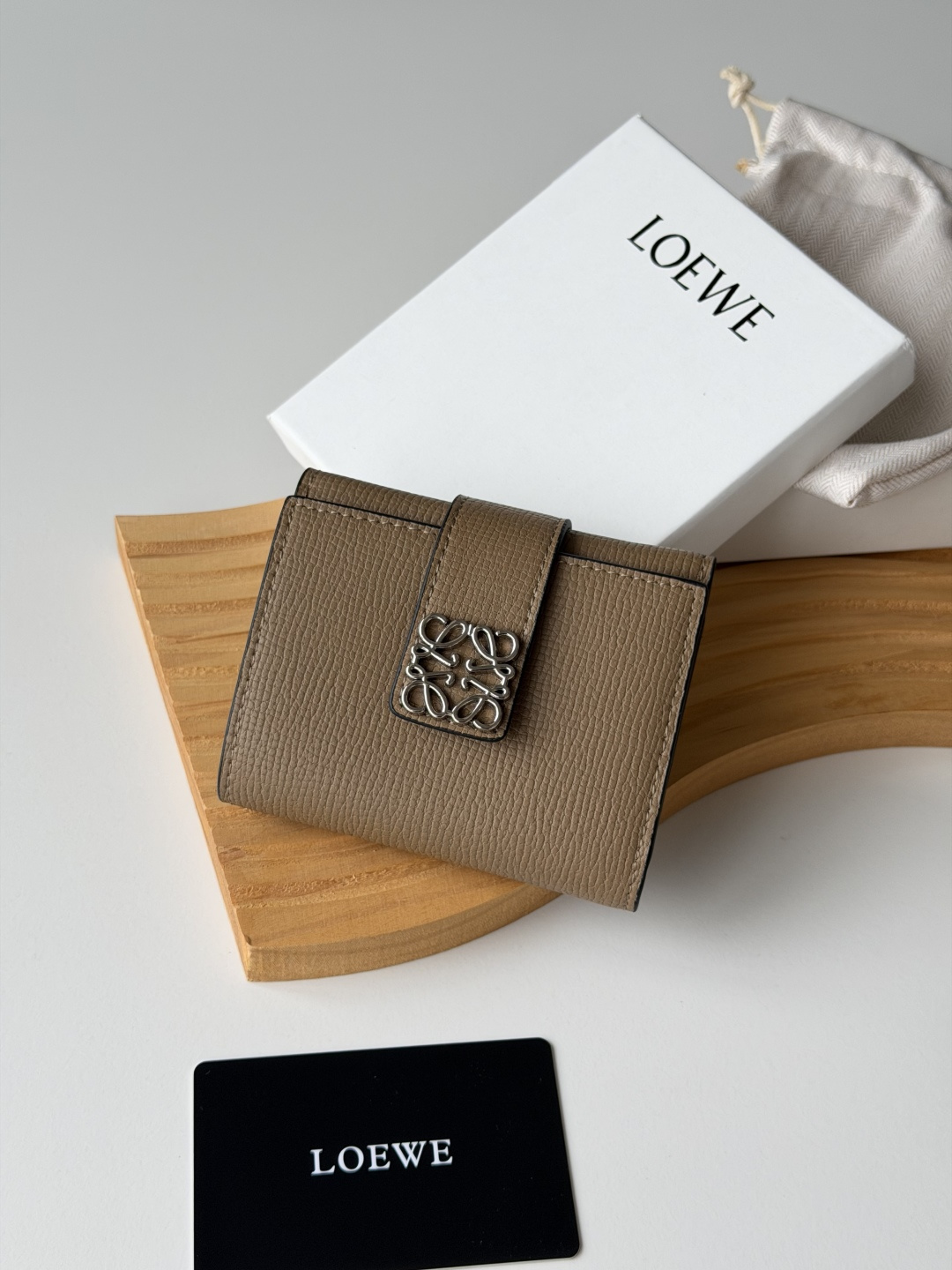 ロエベ「LOEWE」の財布