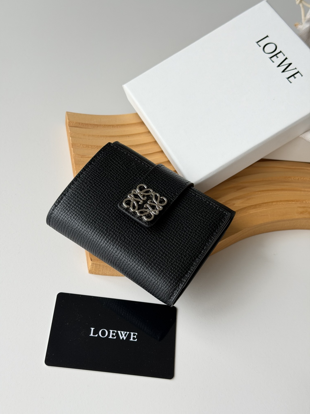 ロエベ「LOEWE」の財布