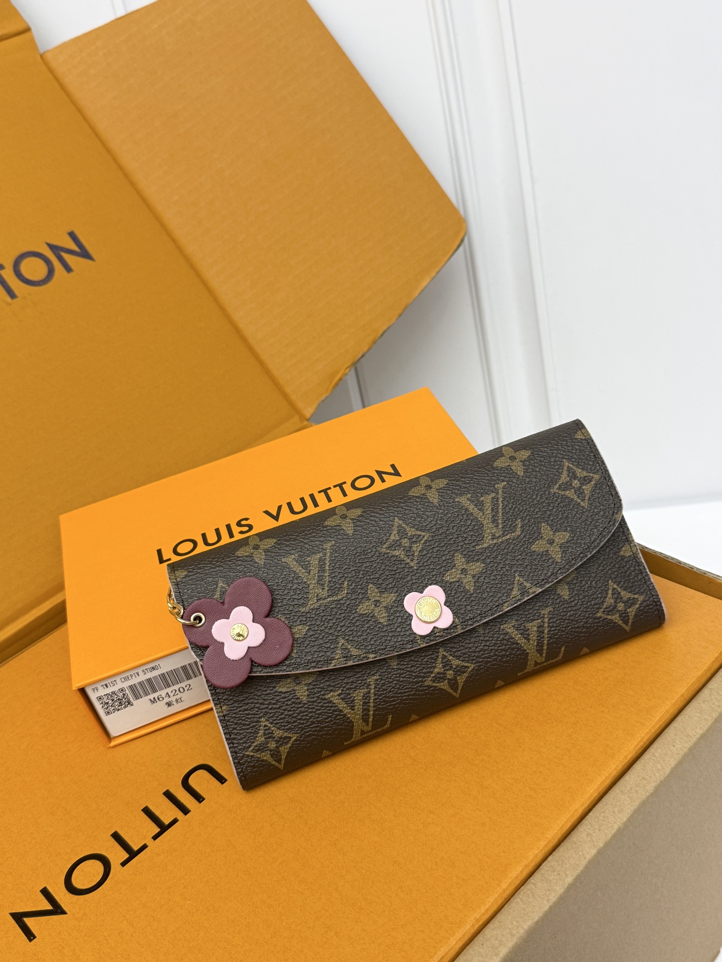 ルイ・ヴィトン「LV」ウォレット