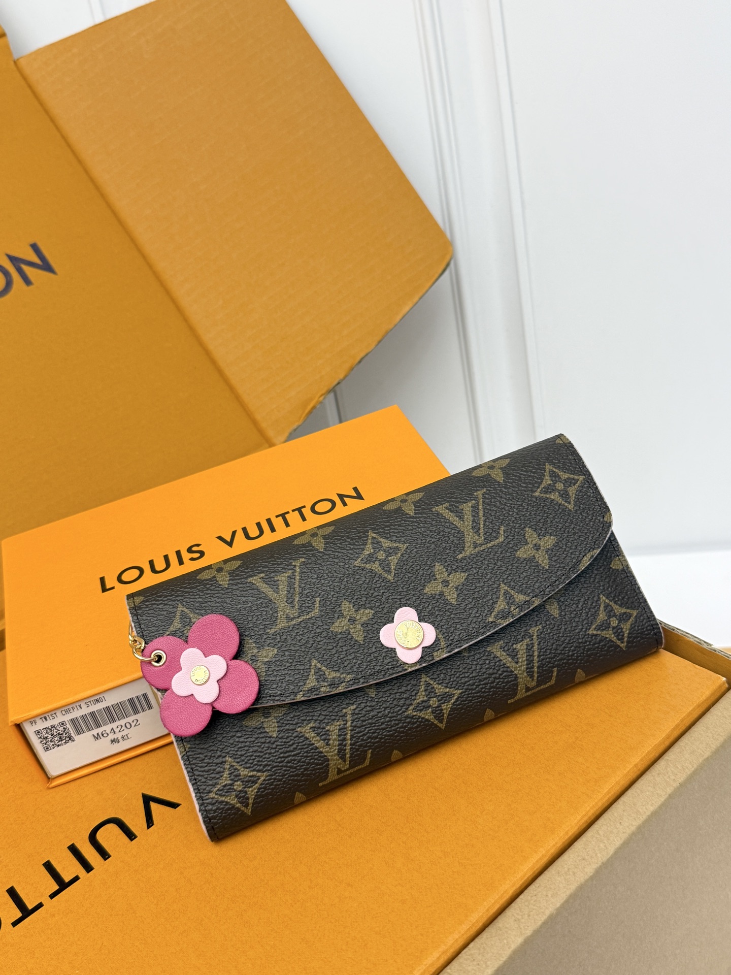 ルイ・ヴィトン「LV」ウォレット
