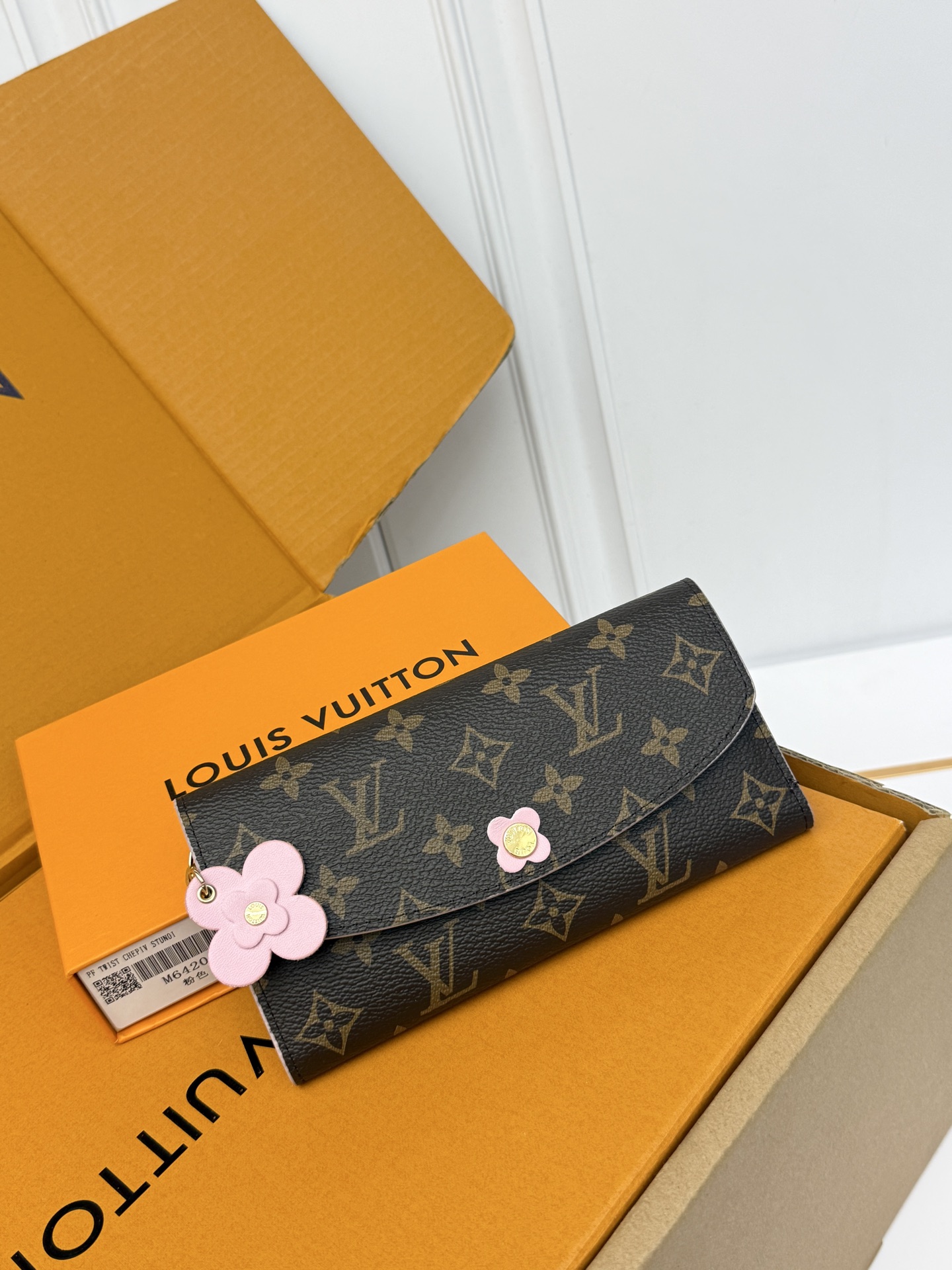 ルイ・ヴィトン「LV」ウォレット
