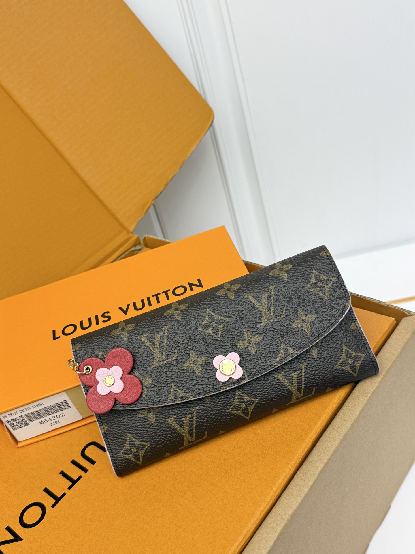 ルイ・ヴィトン「LV」ウォレット
