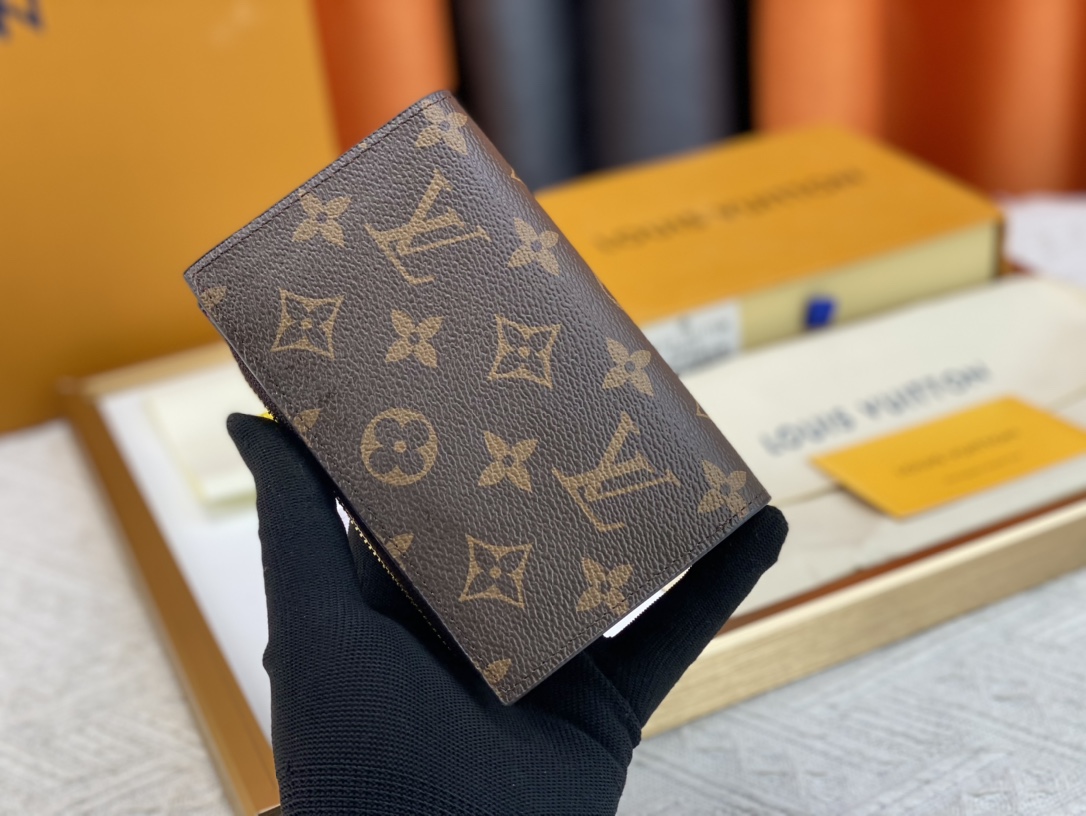 ルイ・ヴィトン「LV」ウォレット