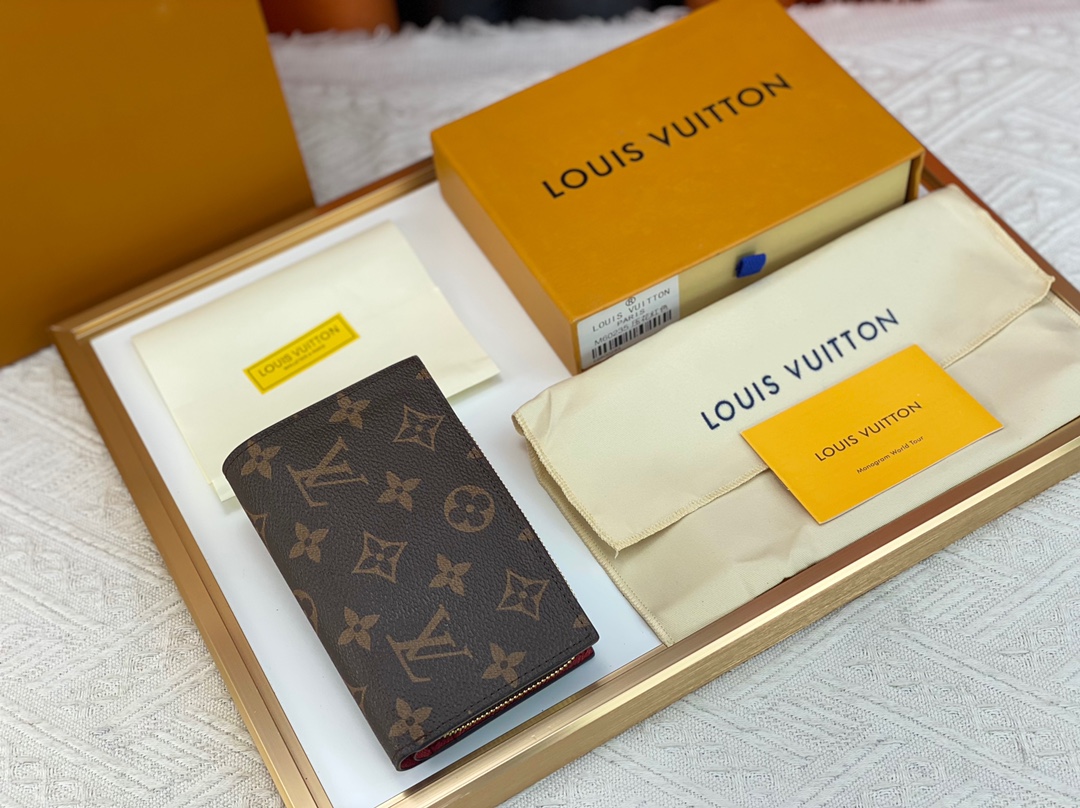 ルイ・ヴィトン「LV」ウォレット