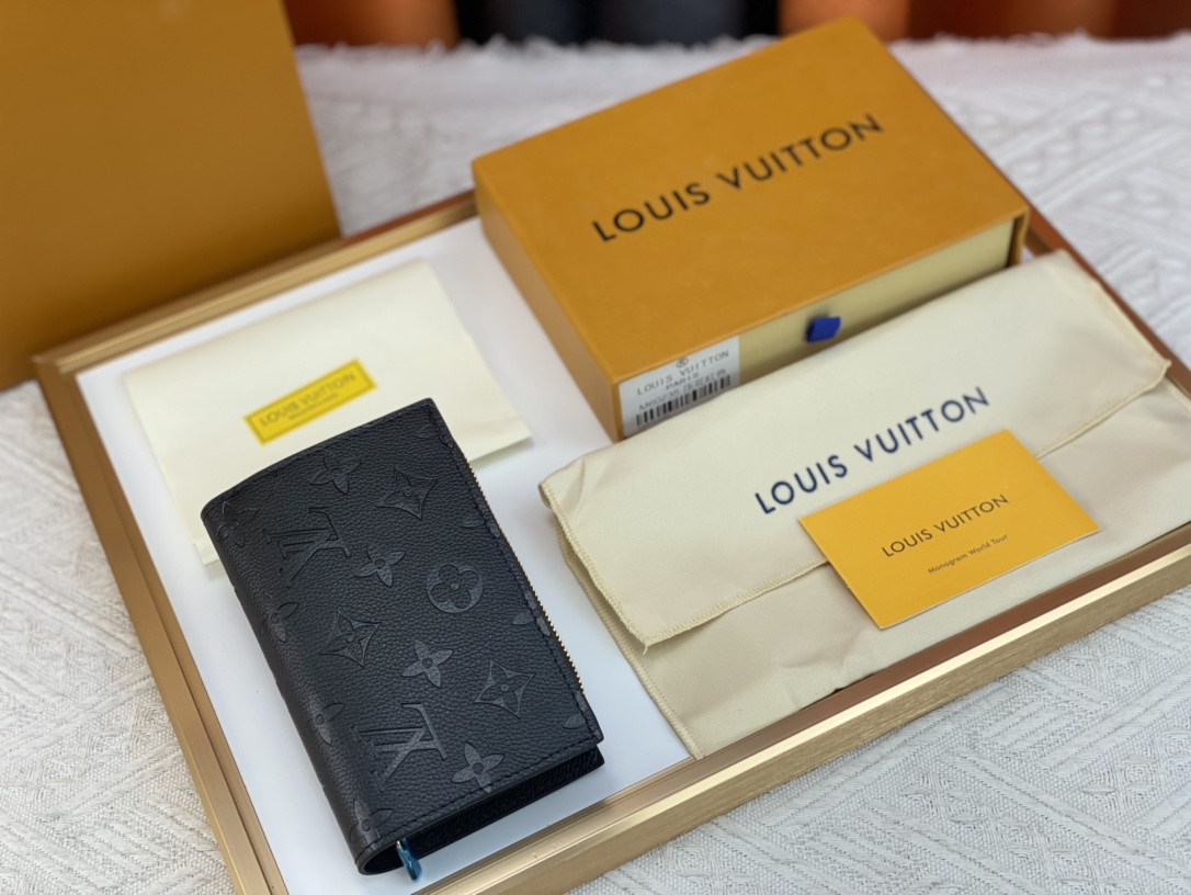  ルイ・ヴィトン「LV」ウォレット
